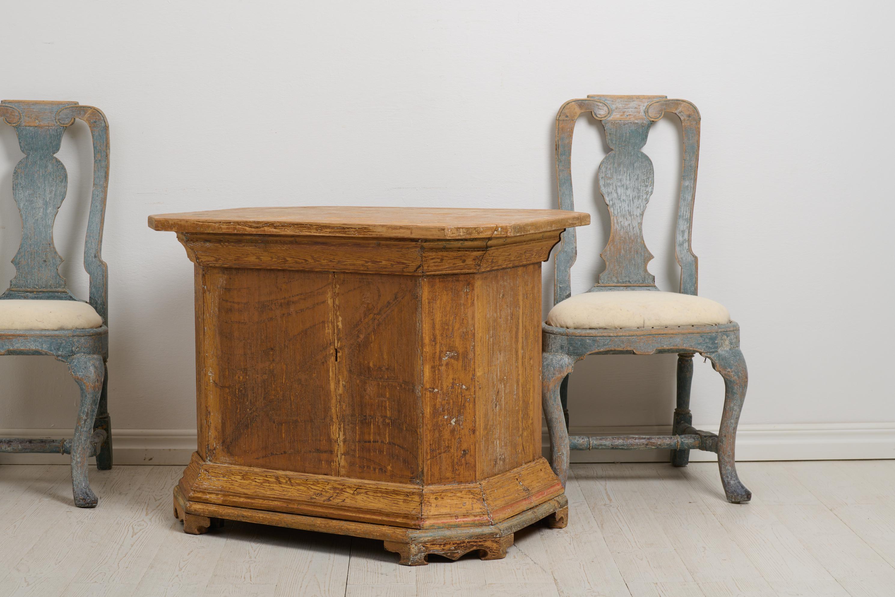 Pine Antique Swedish Small Charming Country House Sideboard from the Early 1800s For Sale