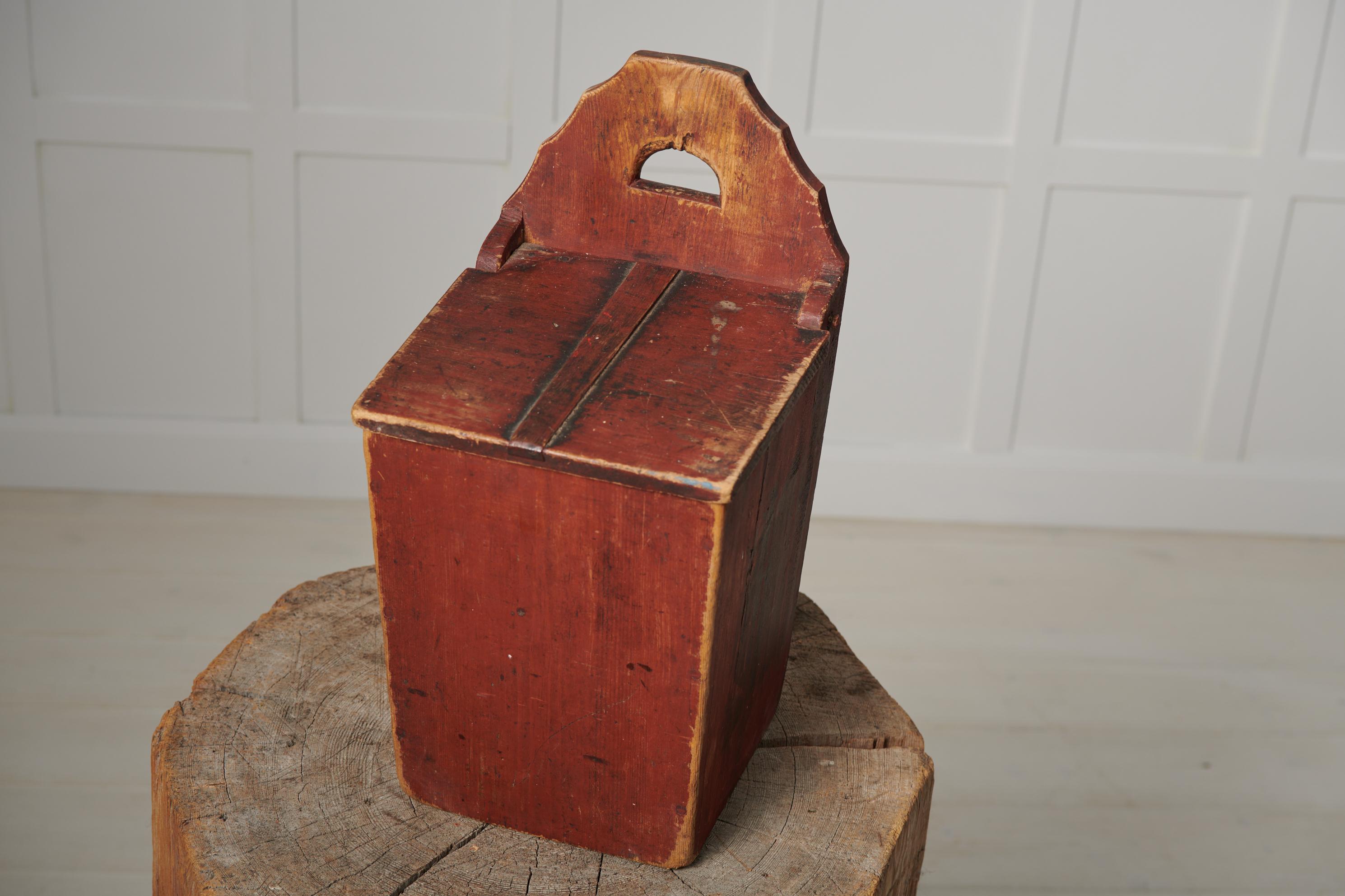 XIXe siècle Petite boîte d'art populaire suédoise ancienne faite à la main en vente