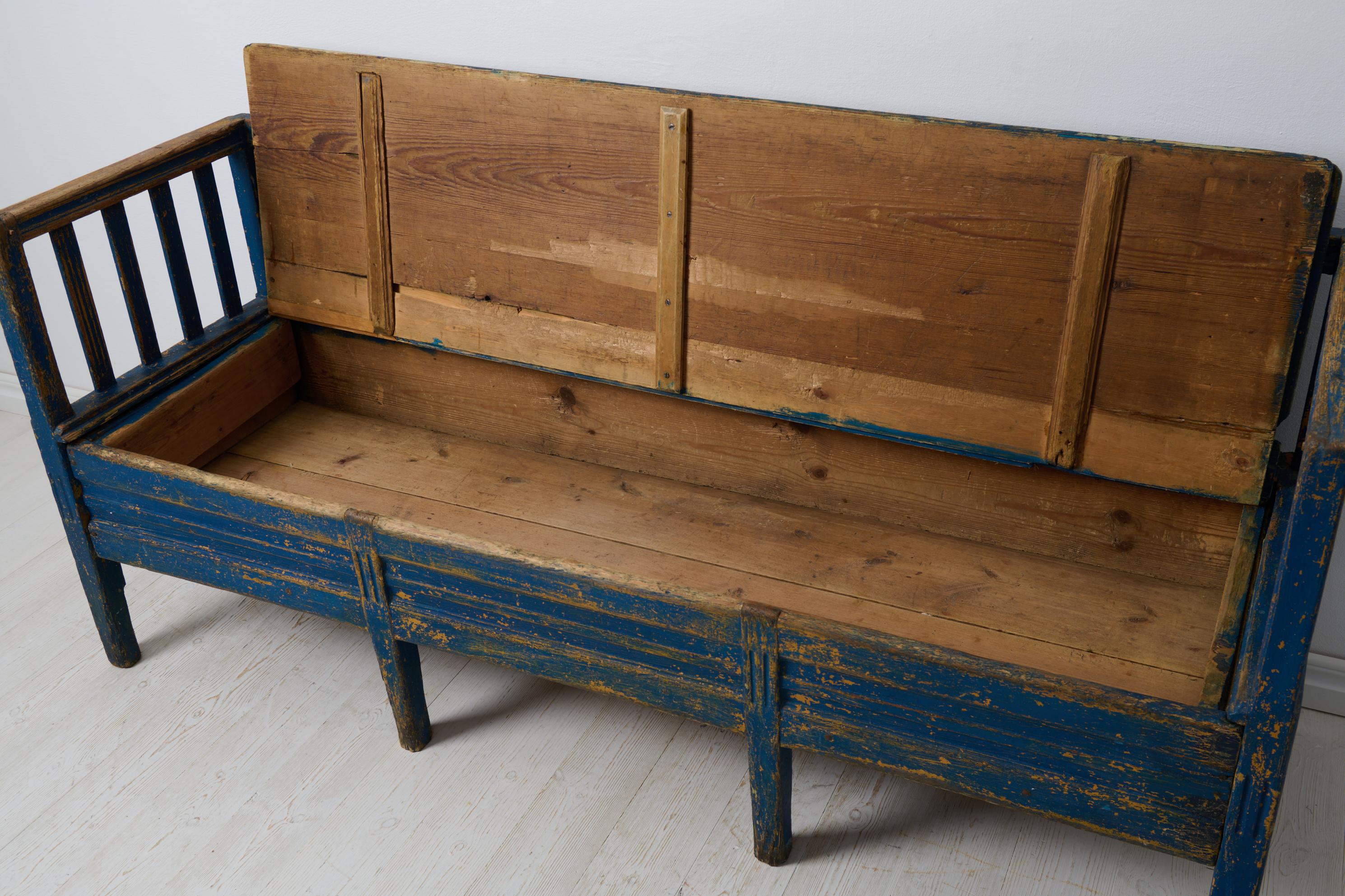 Banc de canapé suédois ancien de style gustavien, pin massif avec peinture bleue en vente 2