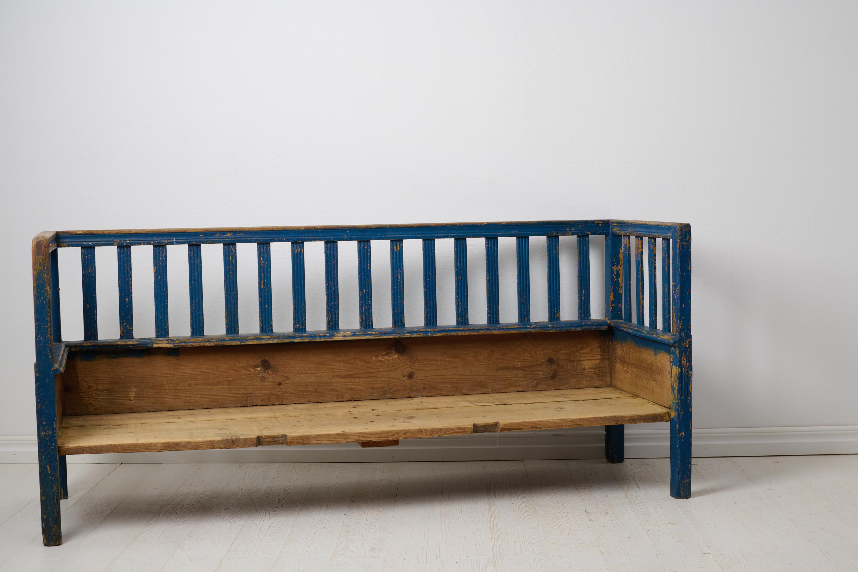 Banc de canapé suédois ancien de style gustavien, pin massif avec peinture bleue en vente 3