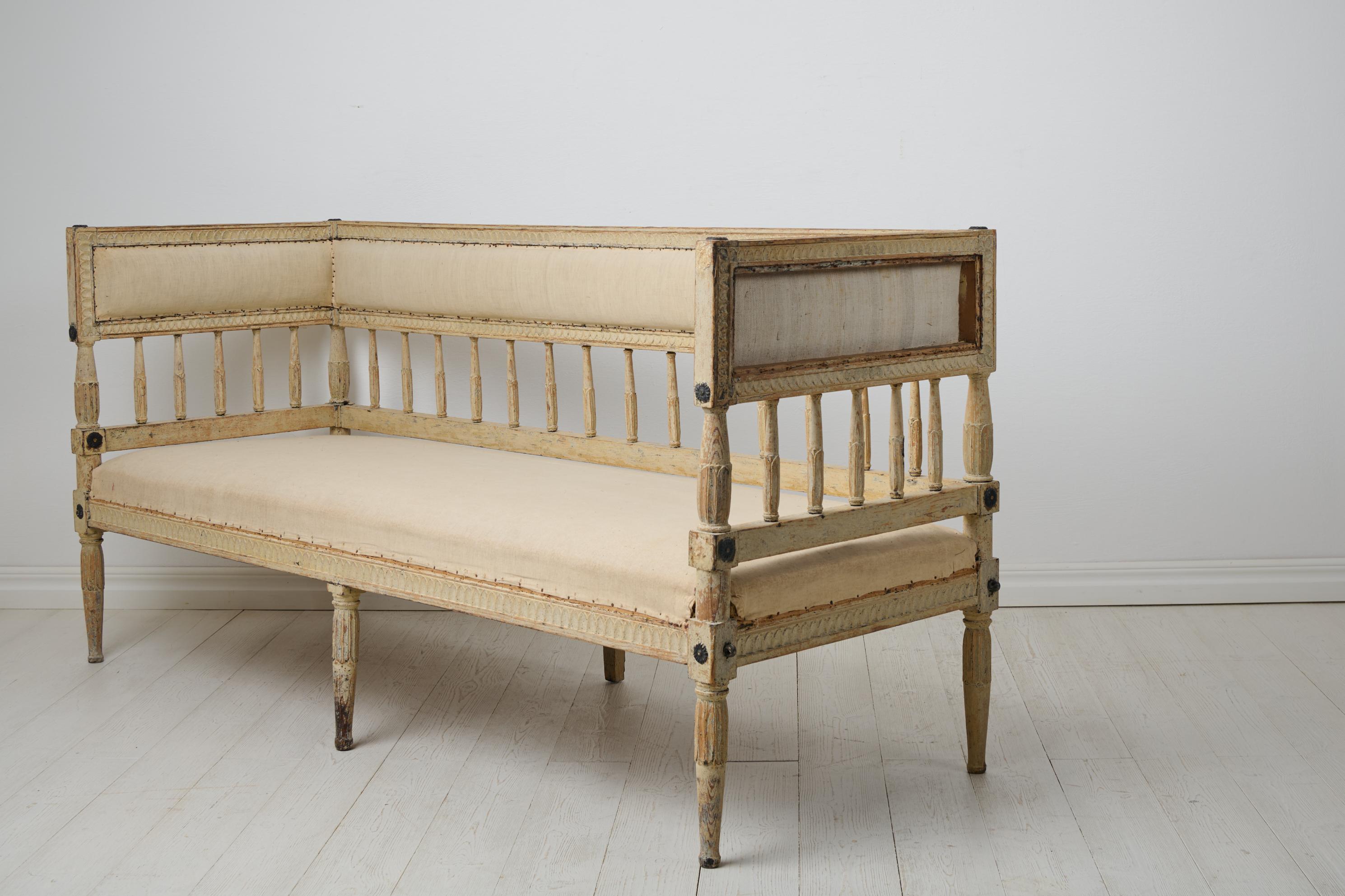 Suédois Sofa suédois ancien de la période gustavienne, fabriqué à la main à la fin des années 1700 en vente