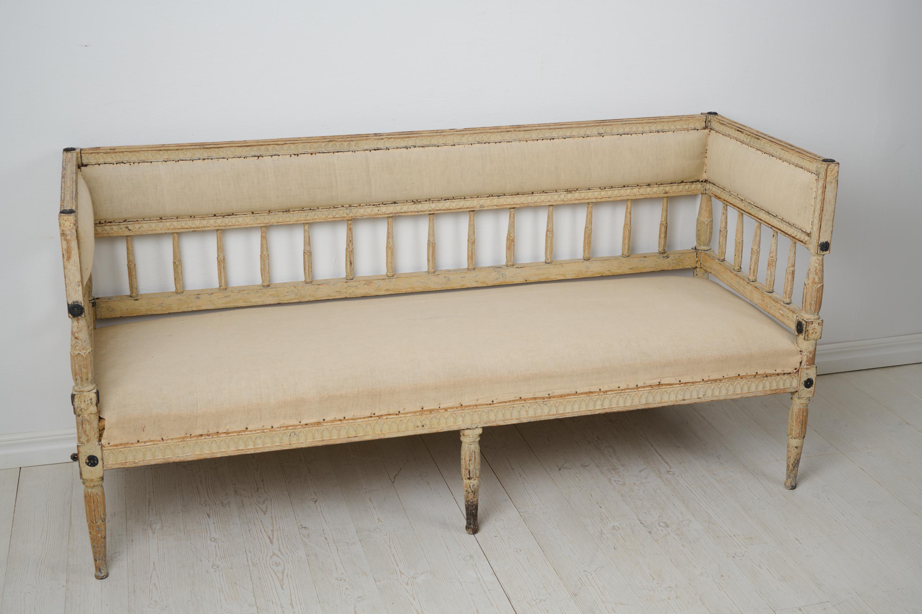 Pin Sofa suédois ancien de la période gustavienne, fabriqué à la main à la fin des années 1700 en vente