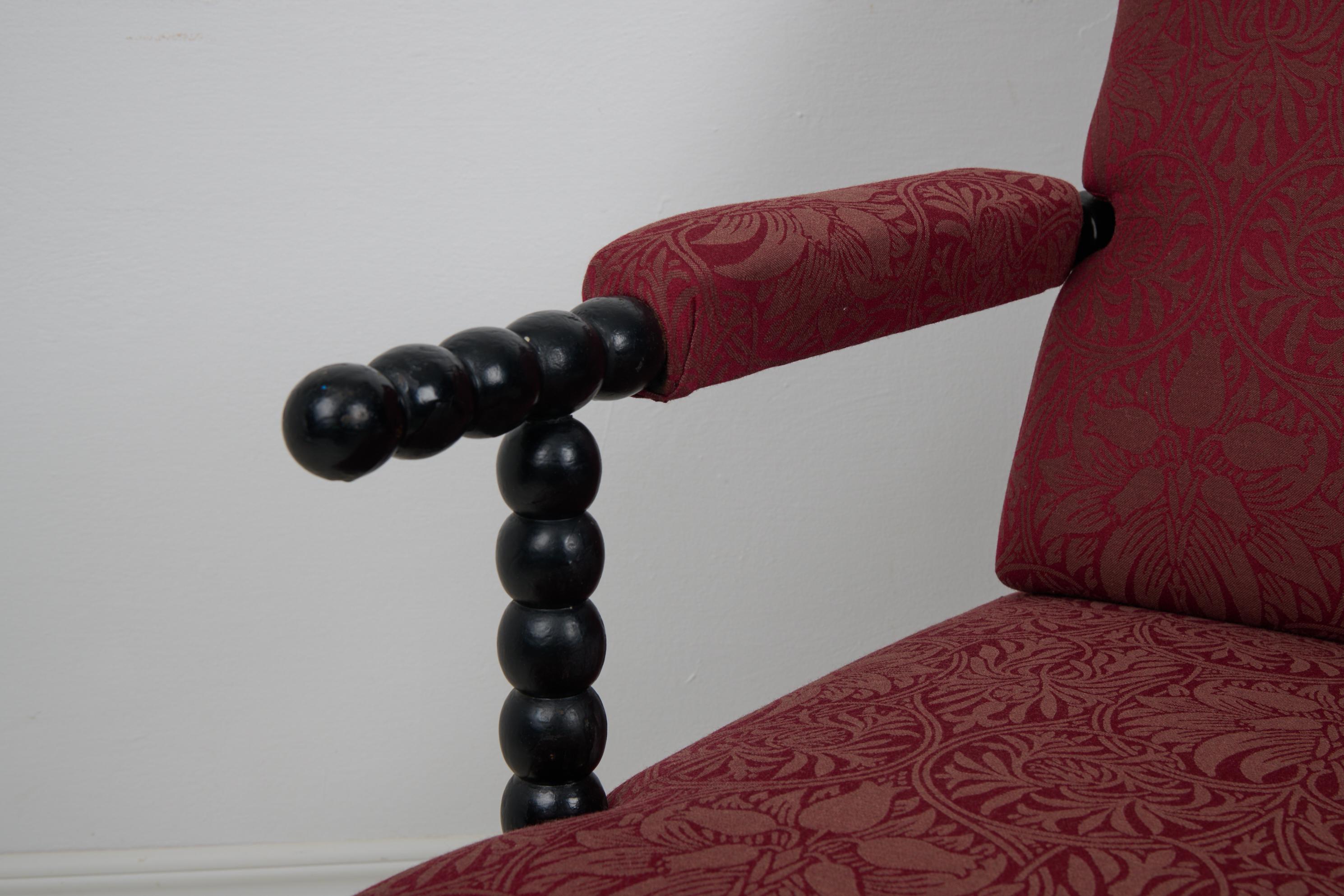 Fauteuil de salon suédois ancien avec tapisserie et rembourrage entièrement neufs en vente 2