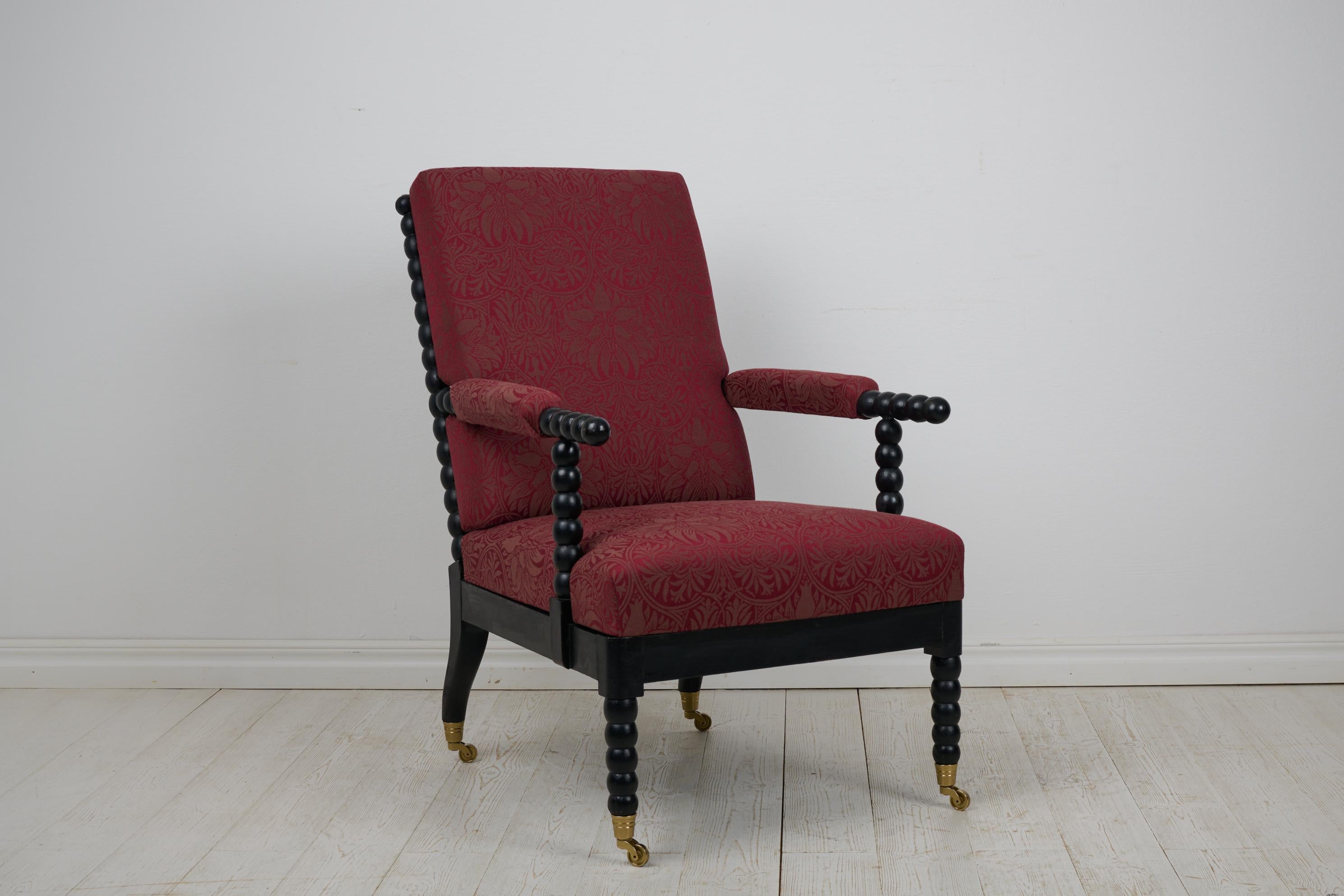 Artisanat Fauteuil de salon suédois ancien avec tapisserie et rembourrage entièrement neufs en vente