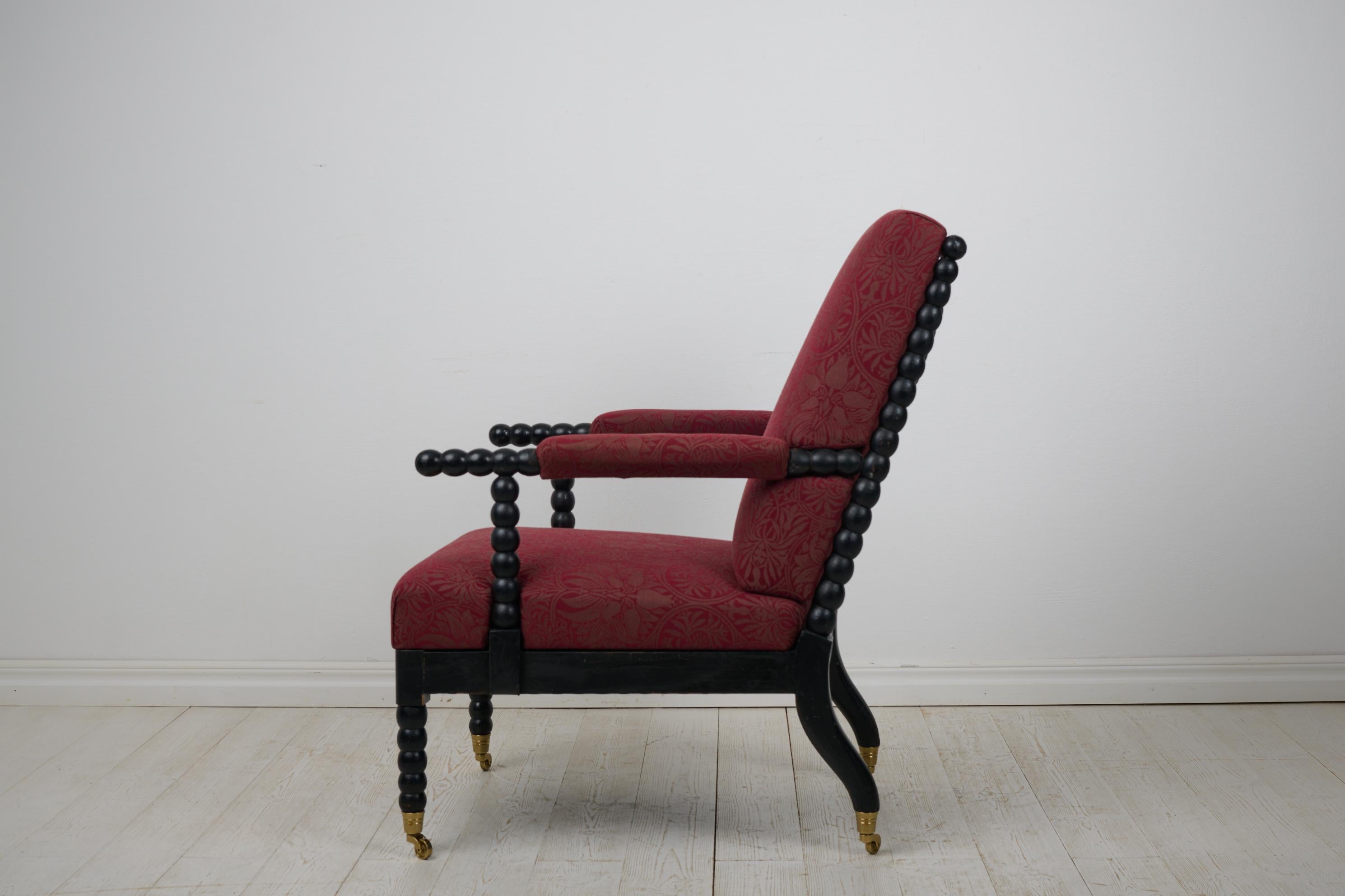 Suédois Fauteuil de salon suédois ancien avec tapisserie et rembourrage entièrement neufs en vente