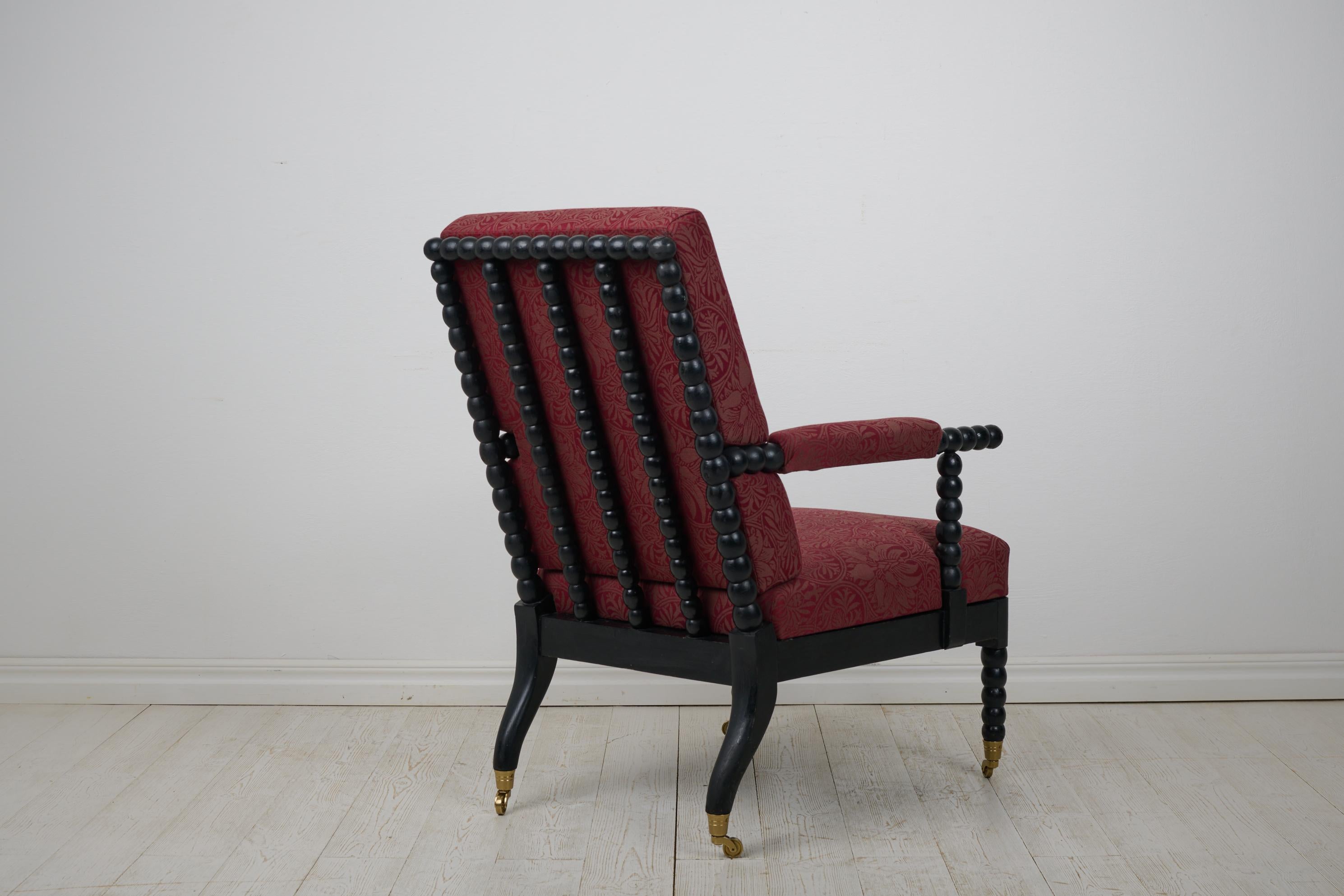 Fait main Fauteuil de salon suédois ancien avec tapisserie et rembourrage entièrement neufs en vente