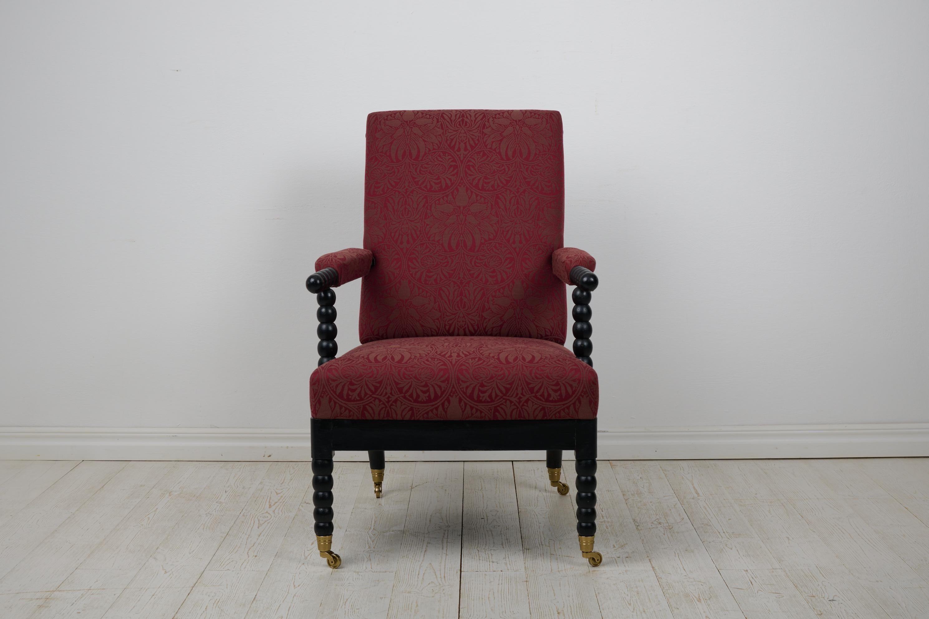 Fauteuil de salon suédois ancien avec tapisserie et rembourrage entièrement neufs Bon état - En vente à Kramfors, SE