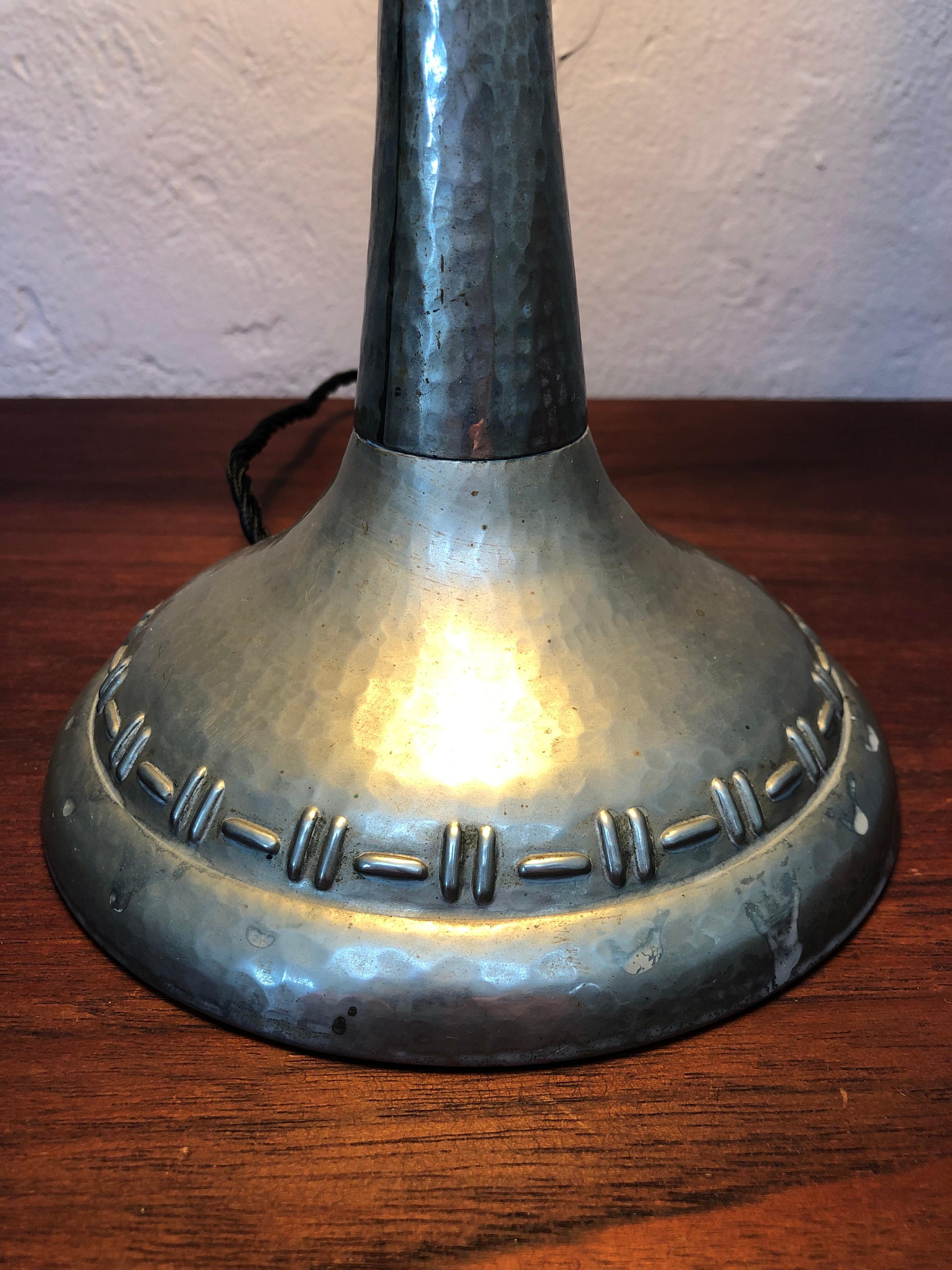 Antike schwedische Strindberg-Tischlampe aus vernickeltem Silber (Art déco) im Angebot