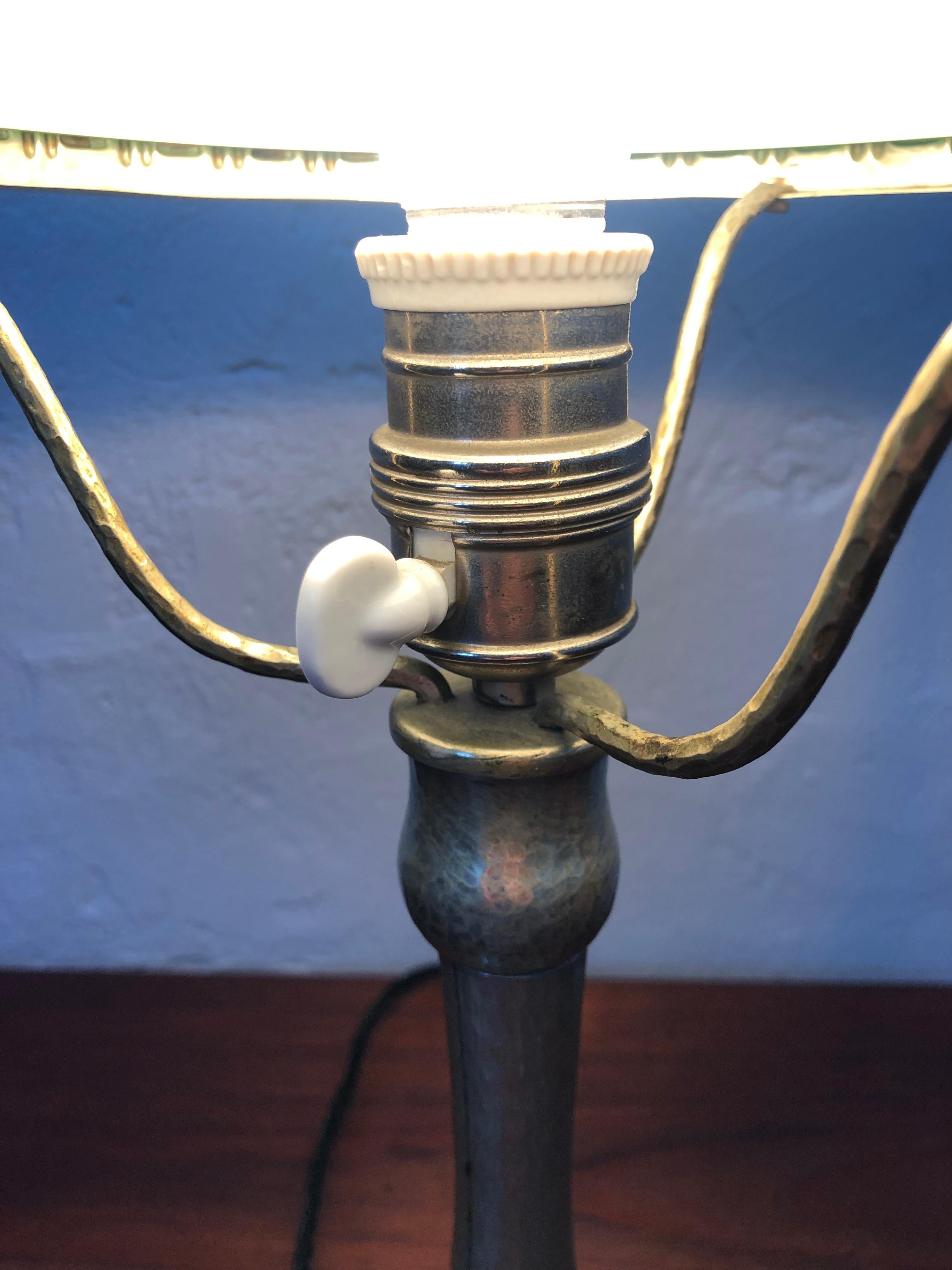 Antike schwedische Strindberg-Tischlampe aus vernickeltem Silber (Handgefertigt) im Angebot
