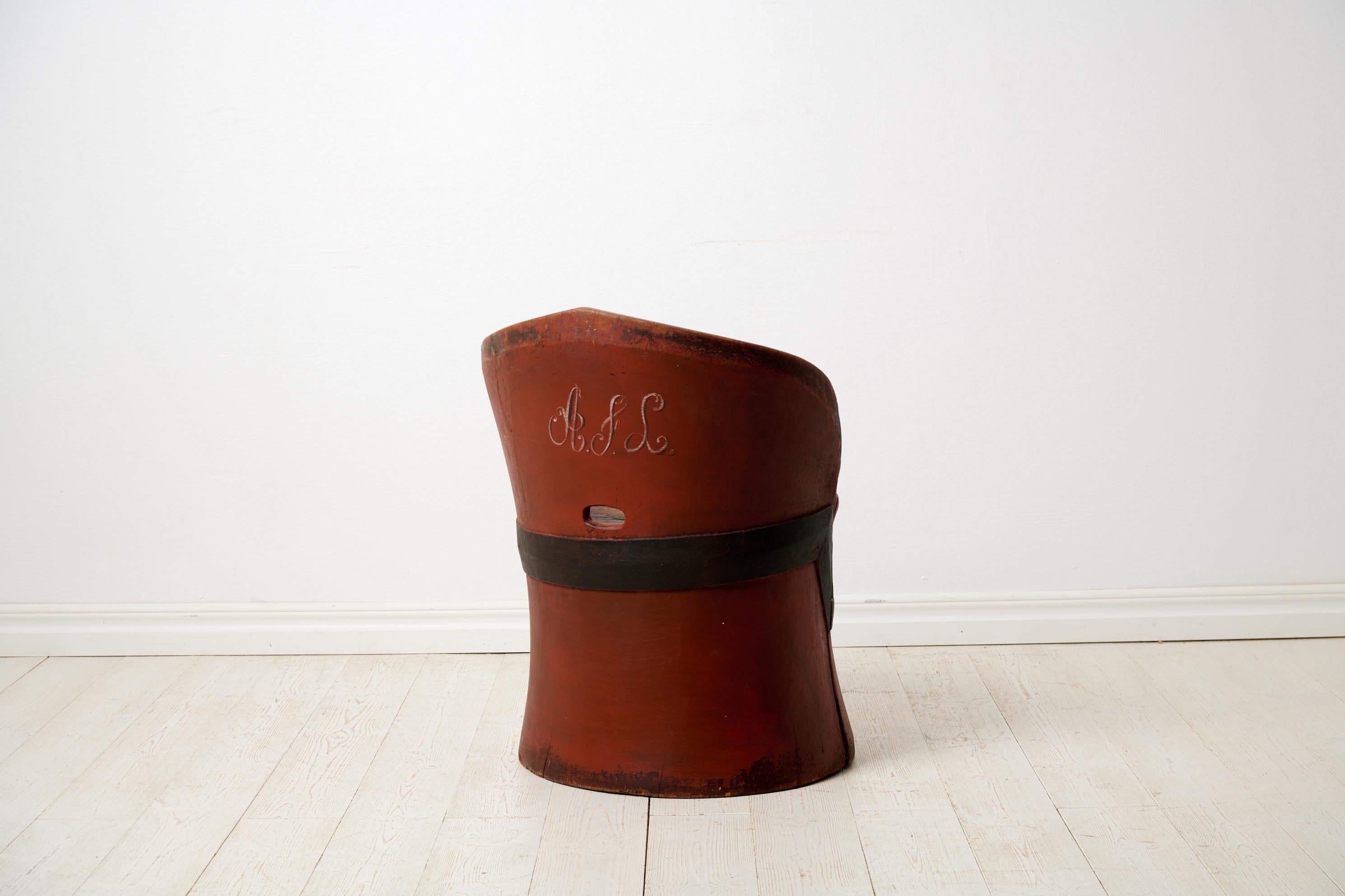 Antique Swedish Stump Chair, Genuine Country Furniture with Original Red Paint In Good Condition For Sale In Kramfors, SE