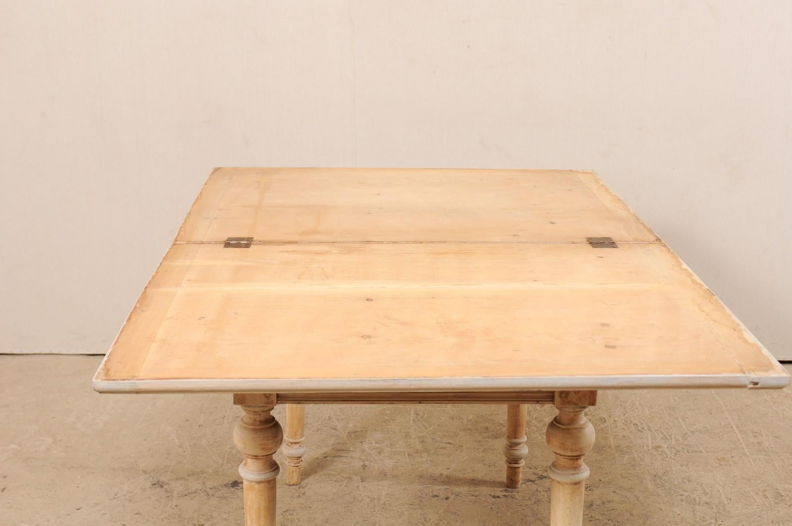 Antique Swedish Table with Expandable Top 4
