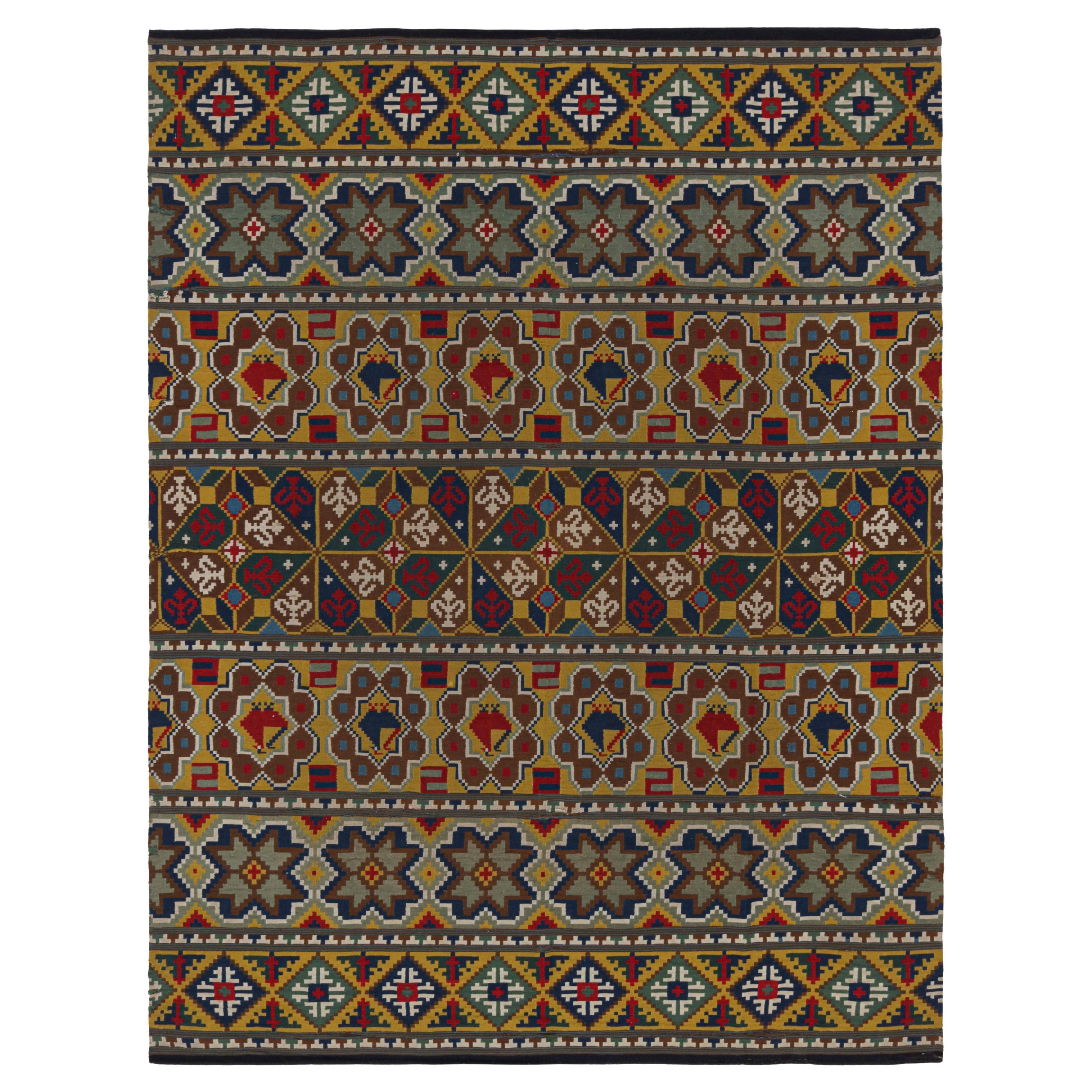 Textile suédois ancien à motifs polychromes et graphique de Rug & Kilim