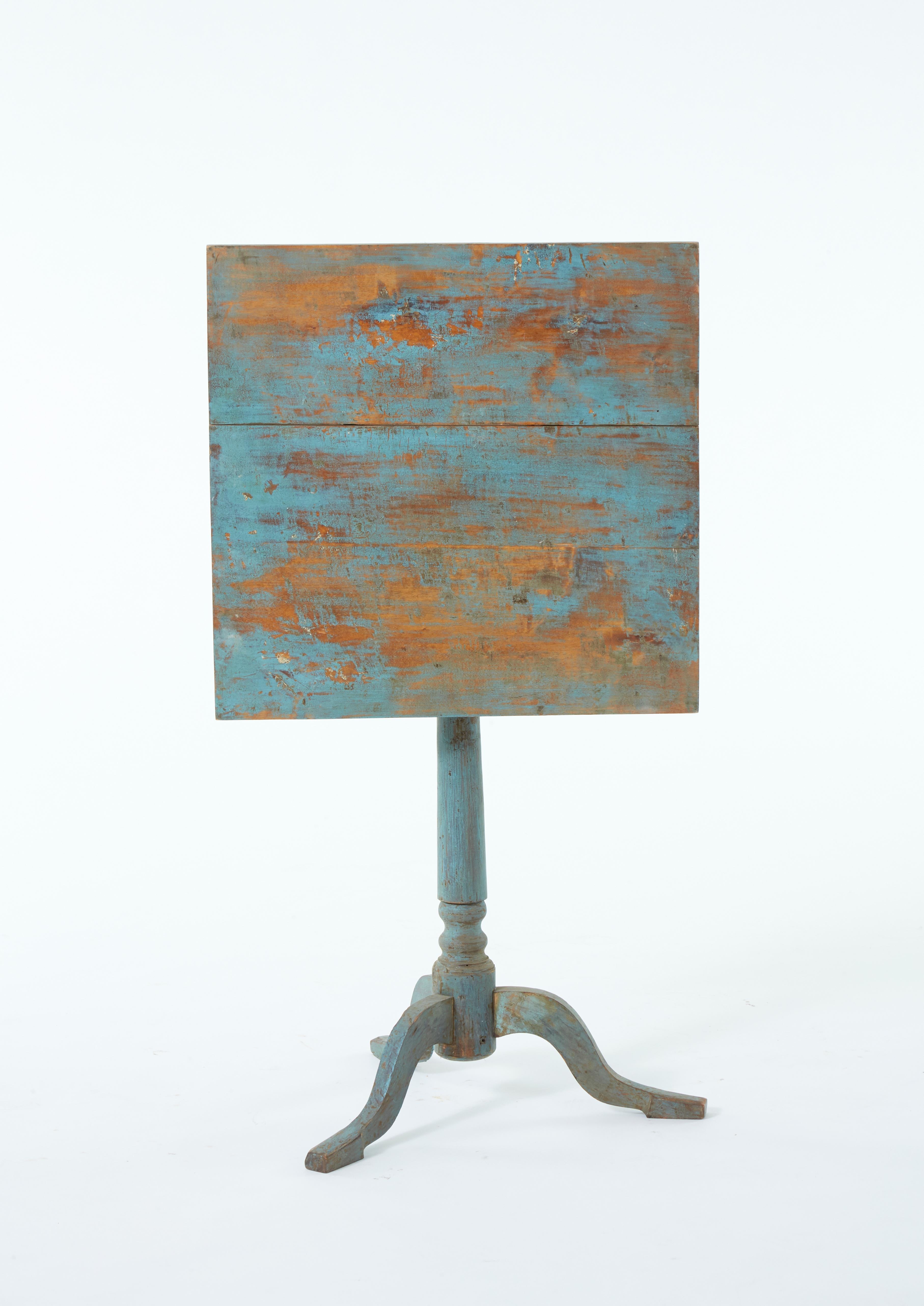 Antique Swedish tilt-top table in famous Dalarna blue from the historical Dalarna province, circa 1830. Original paint. Perfect side table or accent for entry.

   