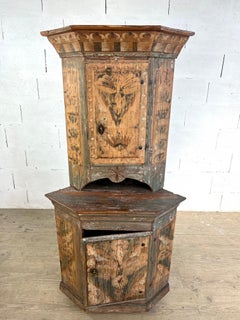 Antique Swedish Two-Part Corner Cabinet in Painted Pine – Rustic Folk Art