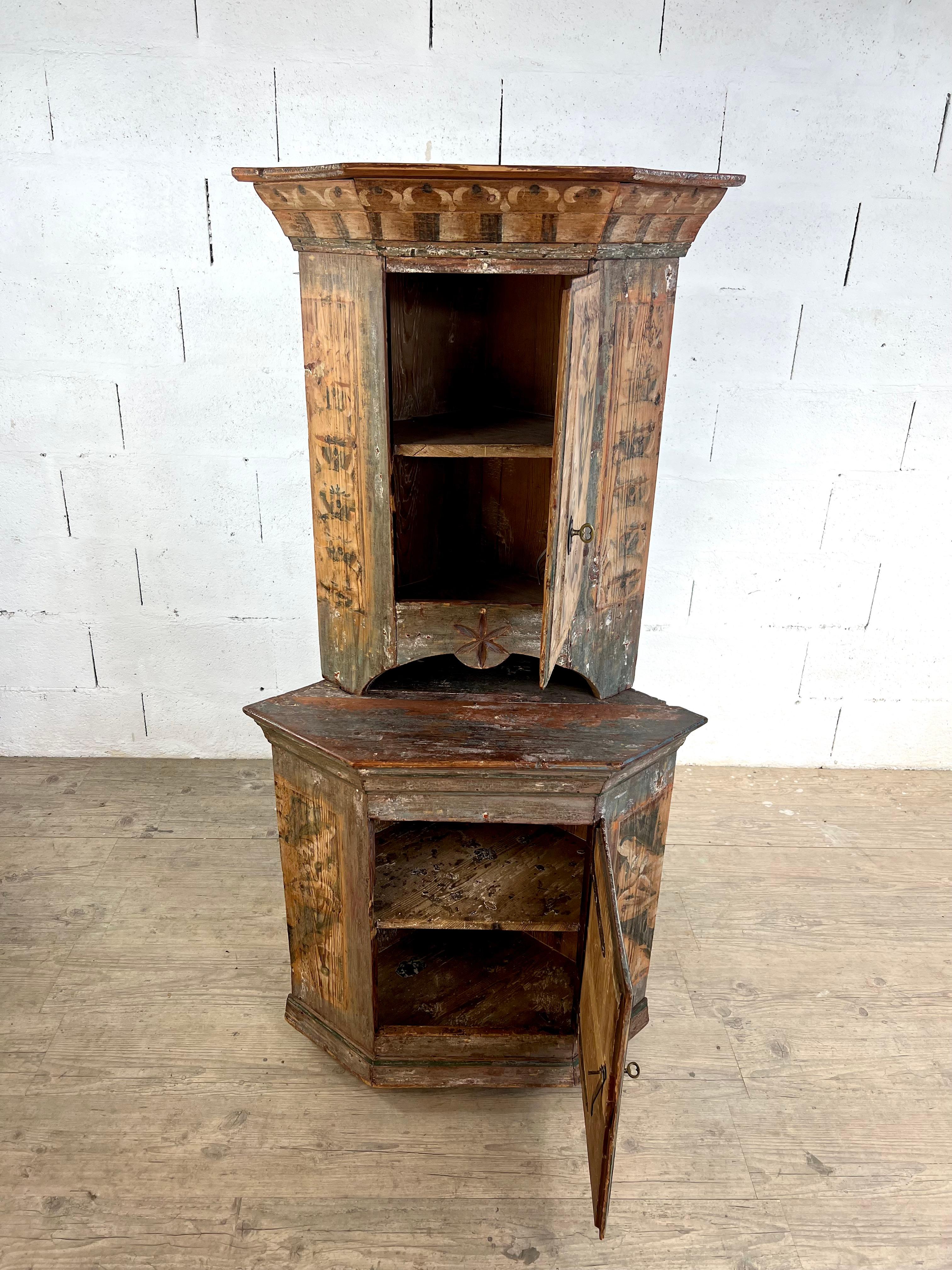 Hand-Crafted Antique Swedish Two-Part Corner Cabinet in Painted Pine – Rustic Folk Art For Sale