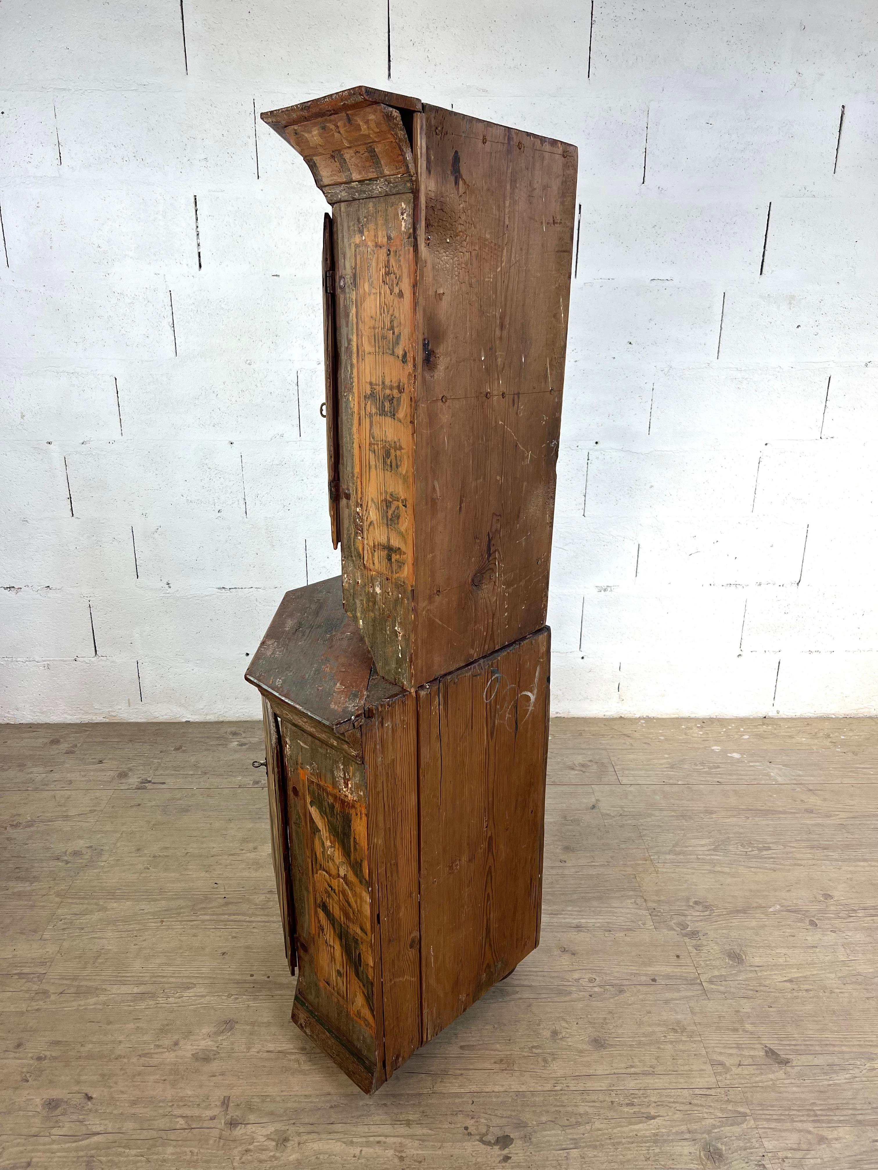 Wood Antique Swedish Two-Part Corner Cabinet in Painted Pine – Rustic Folk Art For Sale
