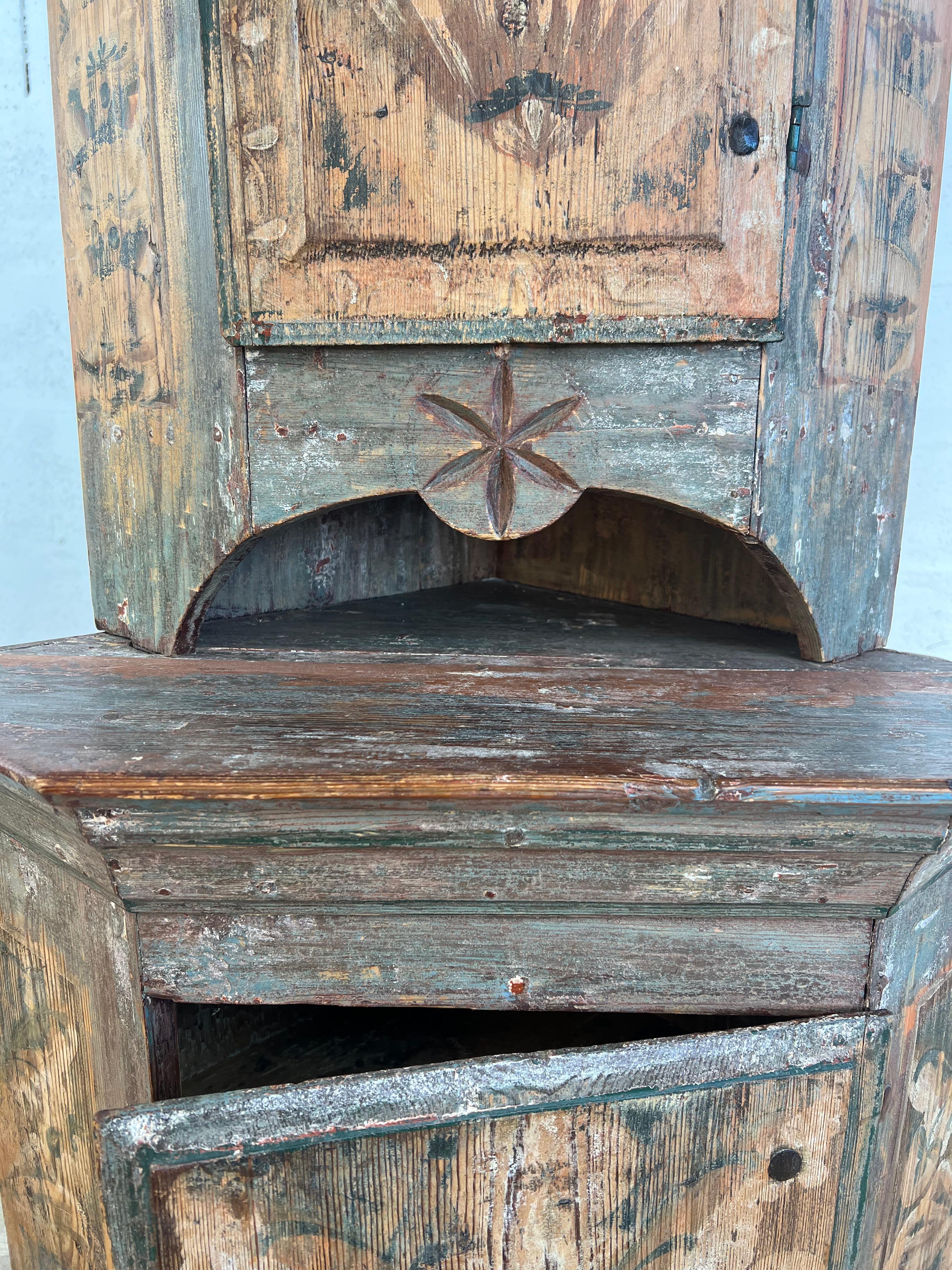 Antique Swedish Two-Part Corner Cabinet in Painted Pine – Rustic Folk Art For Sale 2