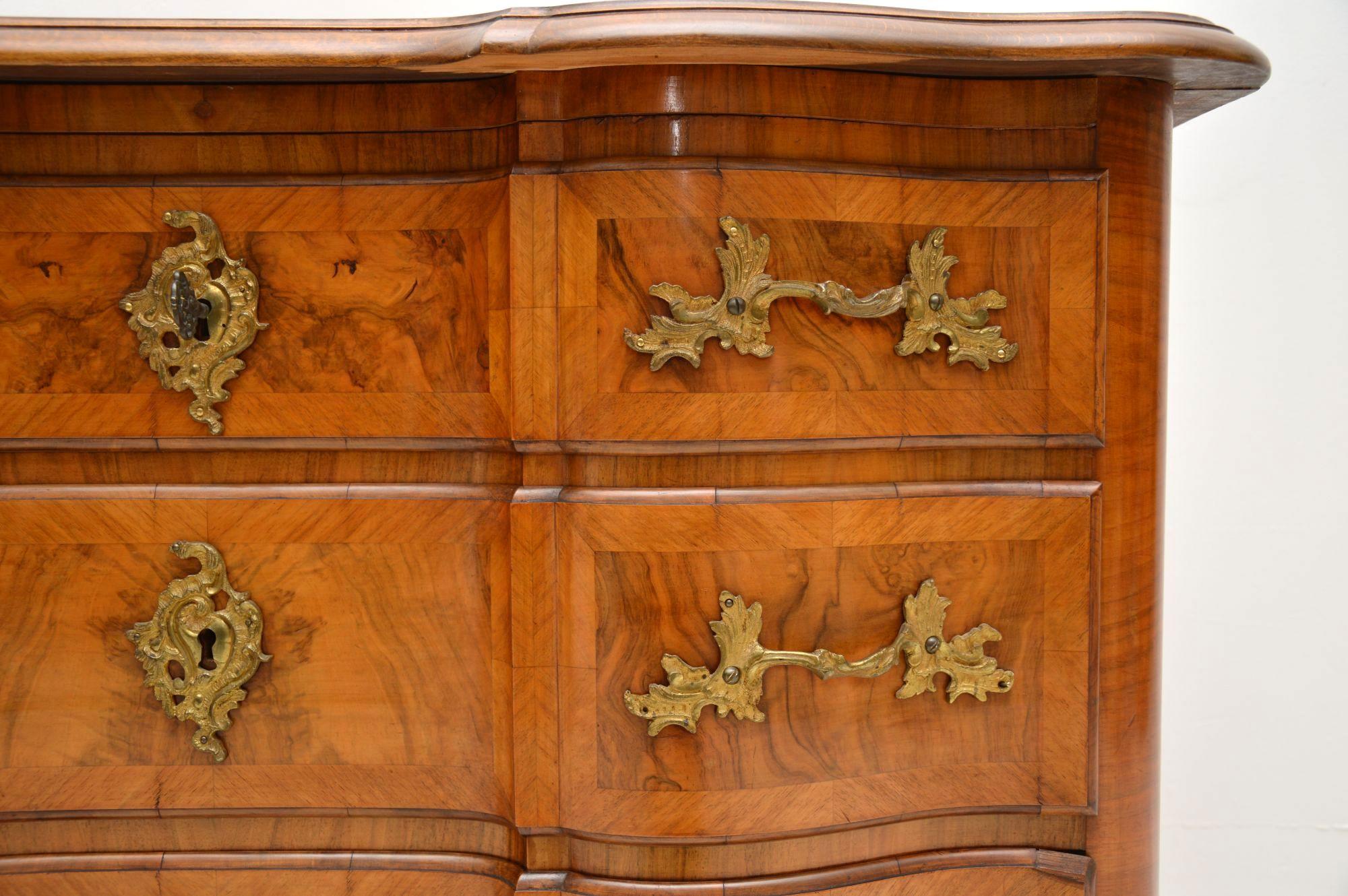 Antique Swedish Walnut Commode or Chest of Drawers In Good Condition In London, GB