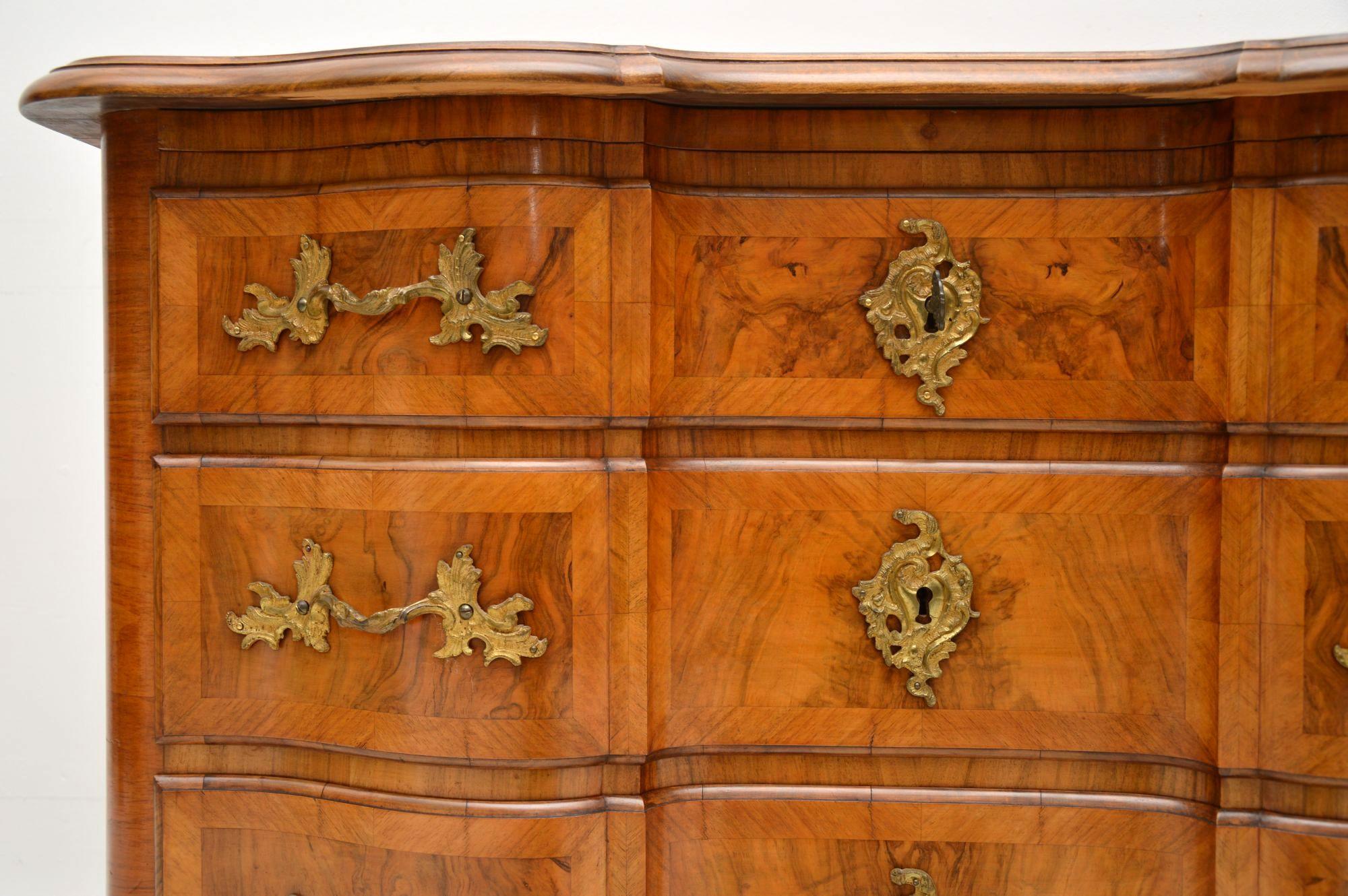 Antique Swedish Walnut Commode or Chest of Drawers In Good Condition In London, GB