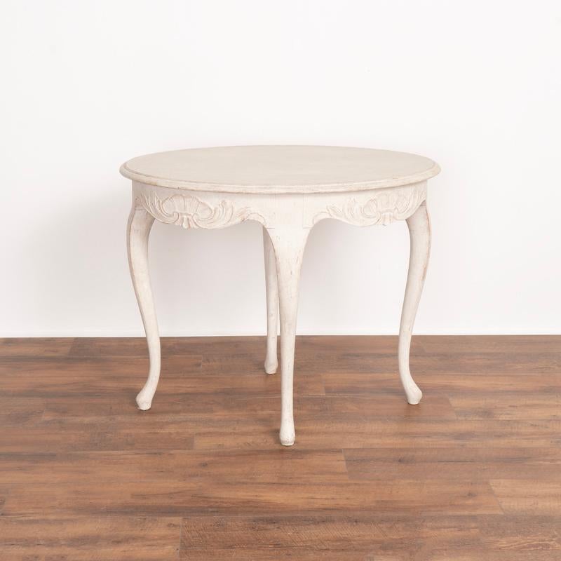 Antique Swedish White Painted Oval Tea Table Side Table from Sweden In Good Condition For Sale In Round Top, TX