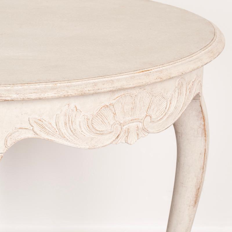 XIXe siècle Ancienne table d'appoint suédoise ovale peinte en blanc, table d'appoint, Suède en vente
