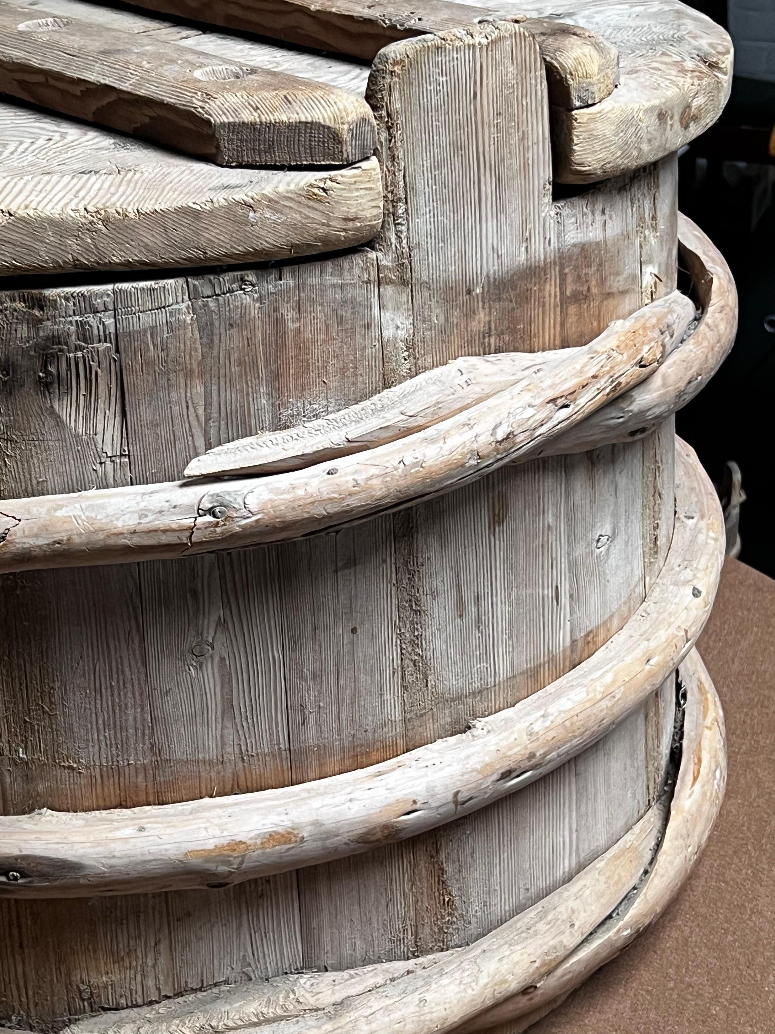 Antiguo barril de madera sueco 1800 Artesanía popular hecha a mano gran estado en Bueno estado para la venta en Forest, BE