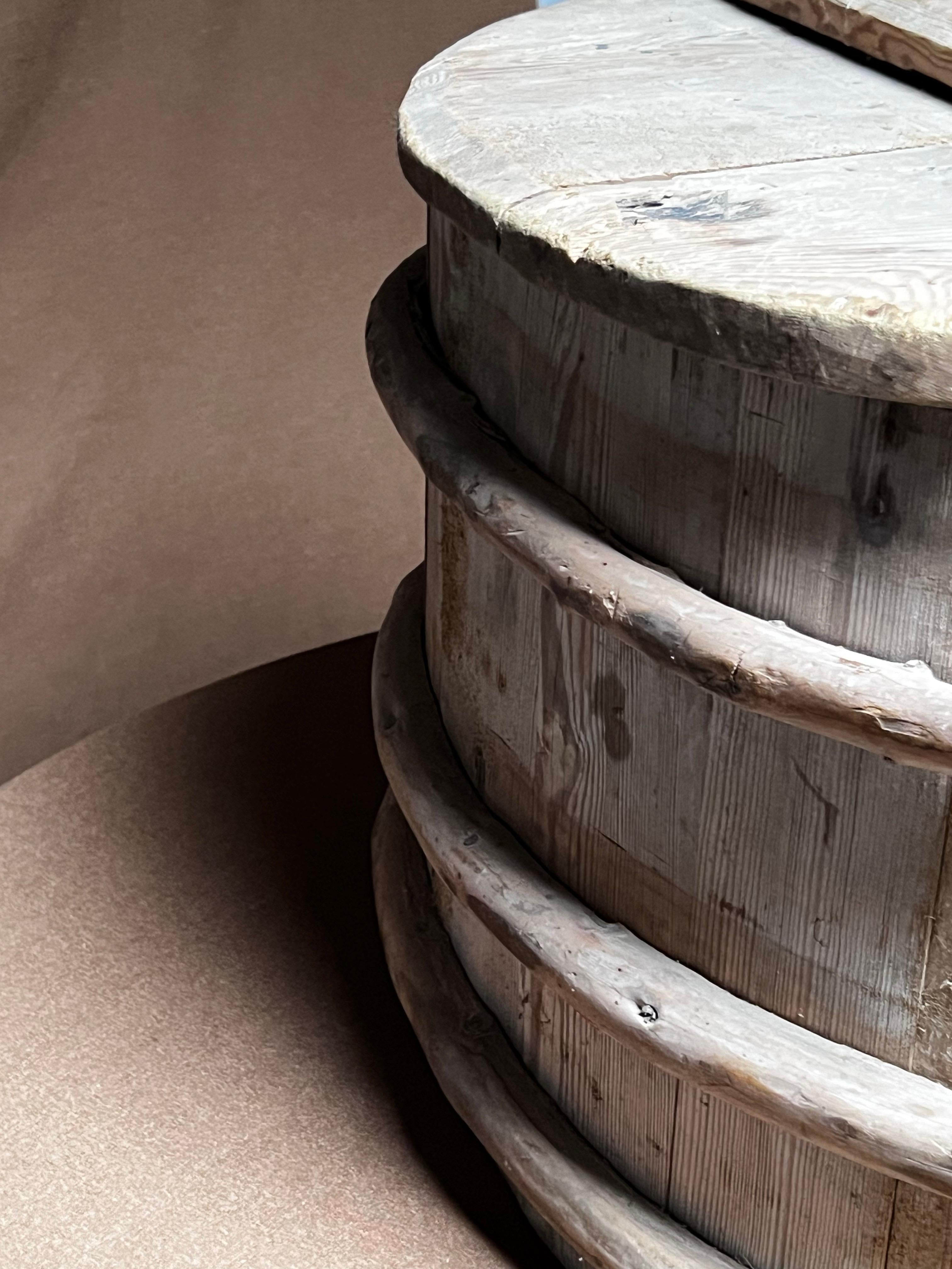 Antiguo barril de madera sueco 1800 Artesanía popular hecha a mano gran estado siglo XIX en venta