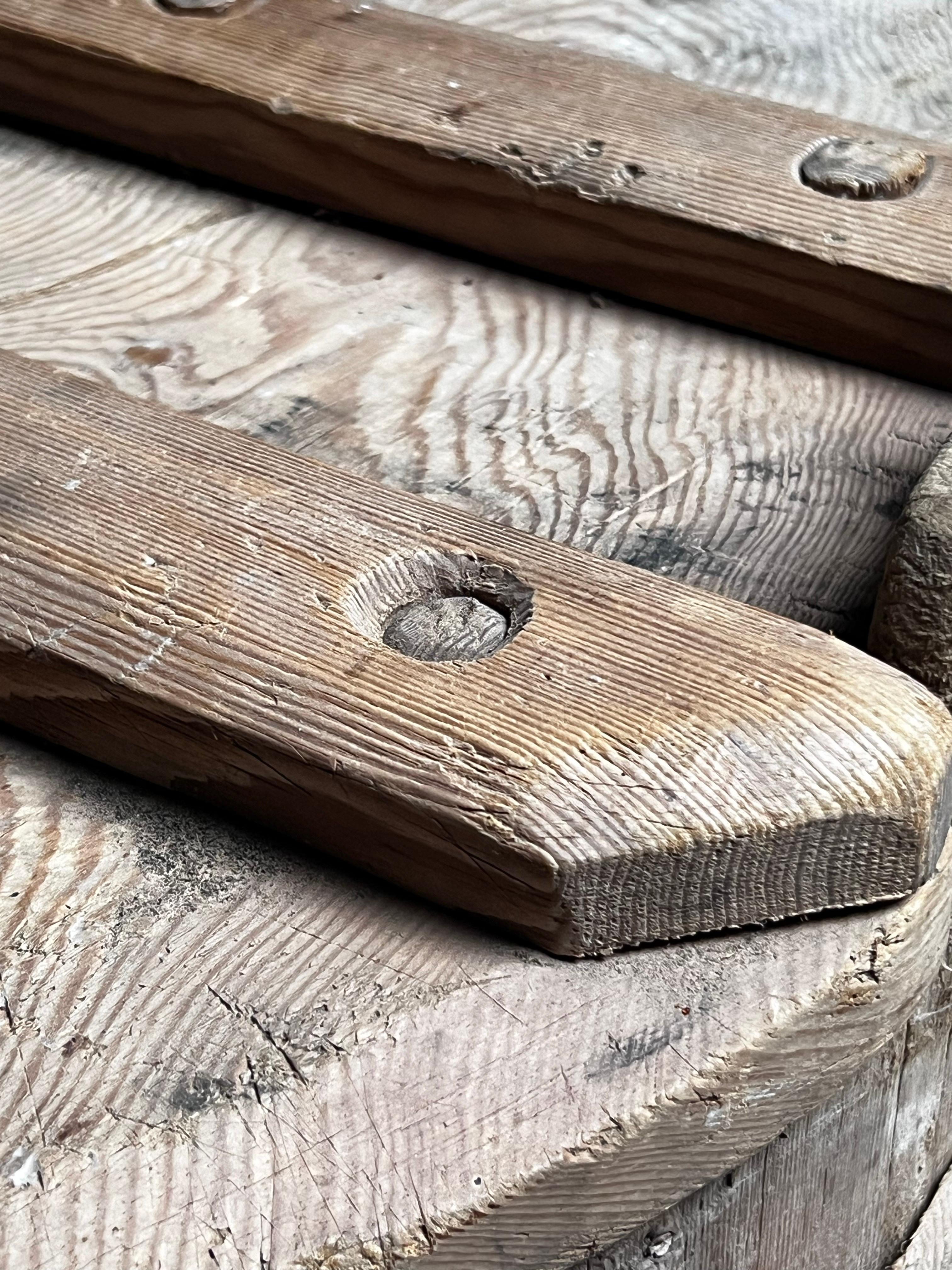 Antiguo barril de madera sueco 1800 Artesanía popular hecha a mano gran estado en venta 1