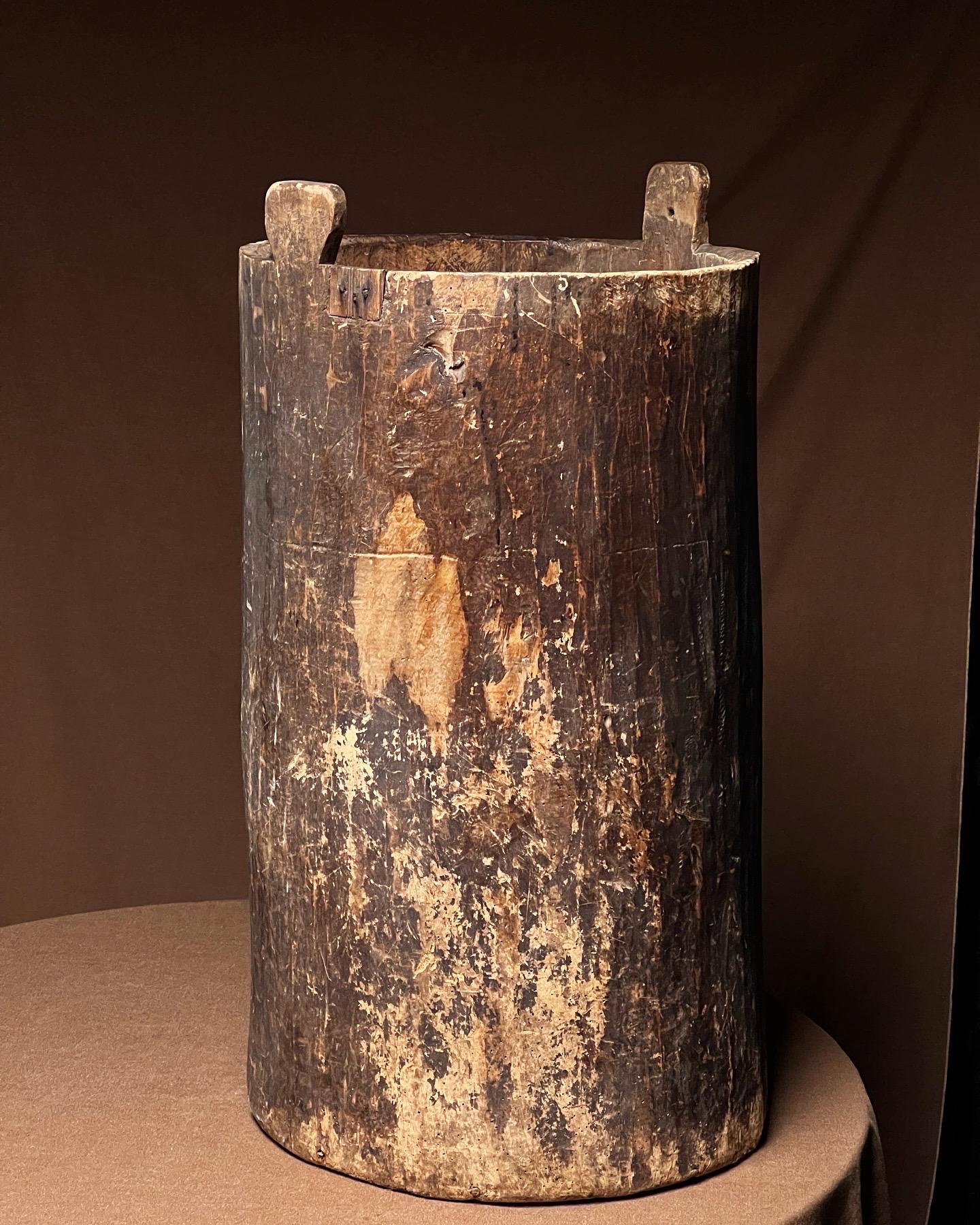 Antiguo barril sueco de madera de principios de 1800 Hecho a mano Artesanía popular gran estado Arte popular en venta