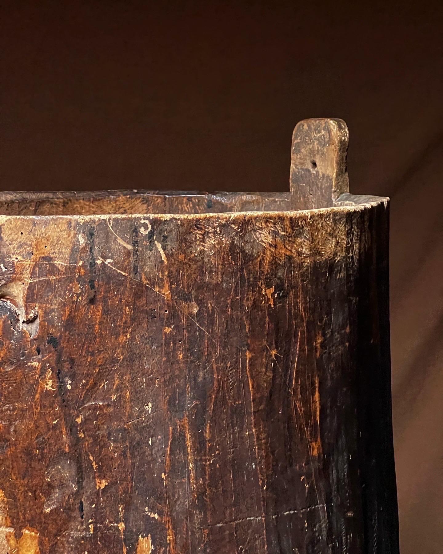 Antiguo barril sueco de madera de principios de 1800 Hecho a mano Artesanía popular gran estado Pino en venta