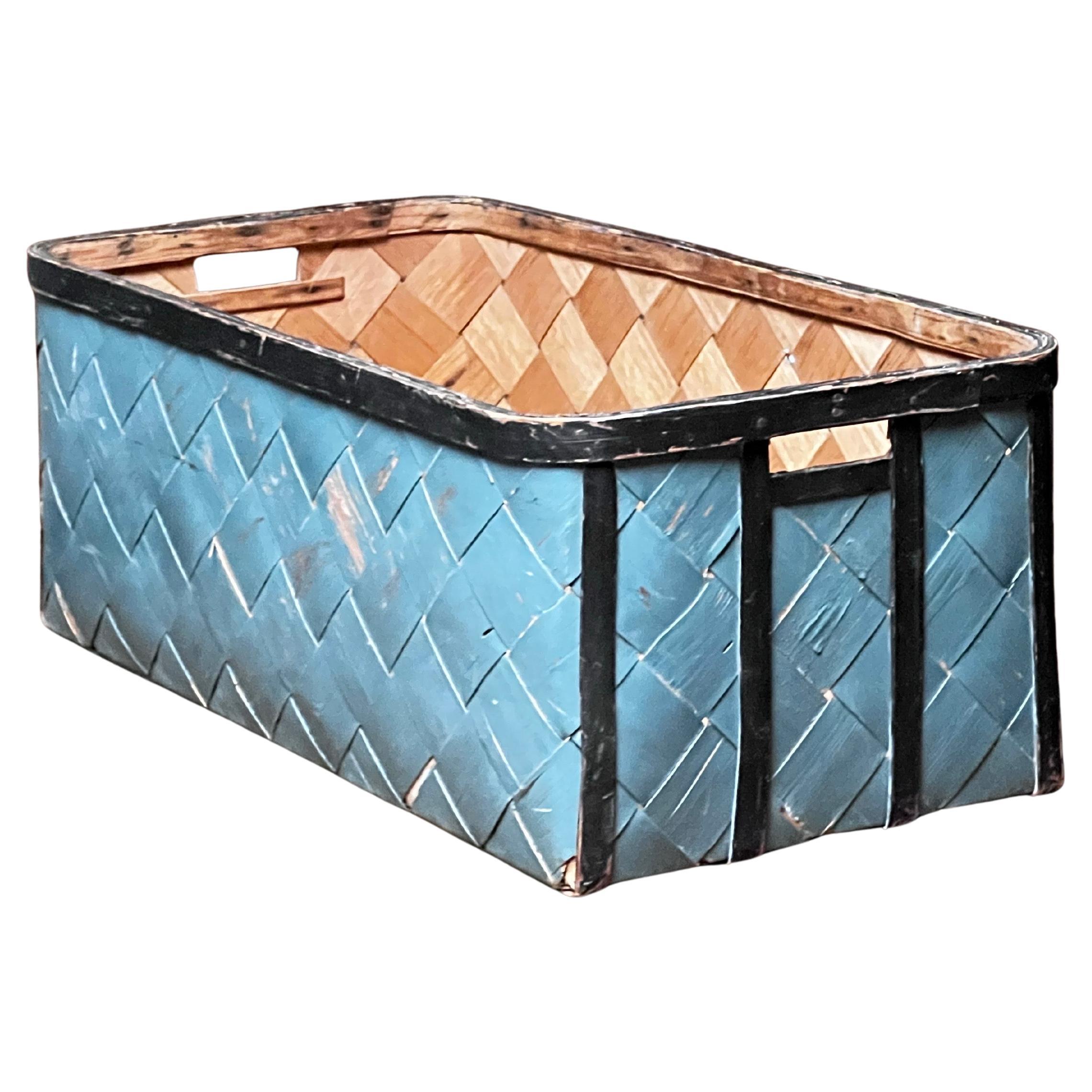Cesta de madera sueca antigua 1800 Artesanía popular hecha a mano Azul y negro