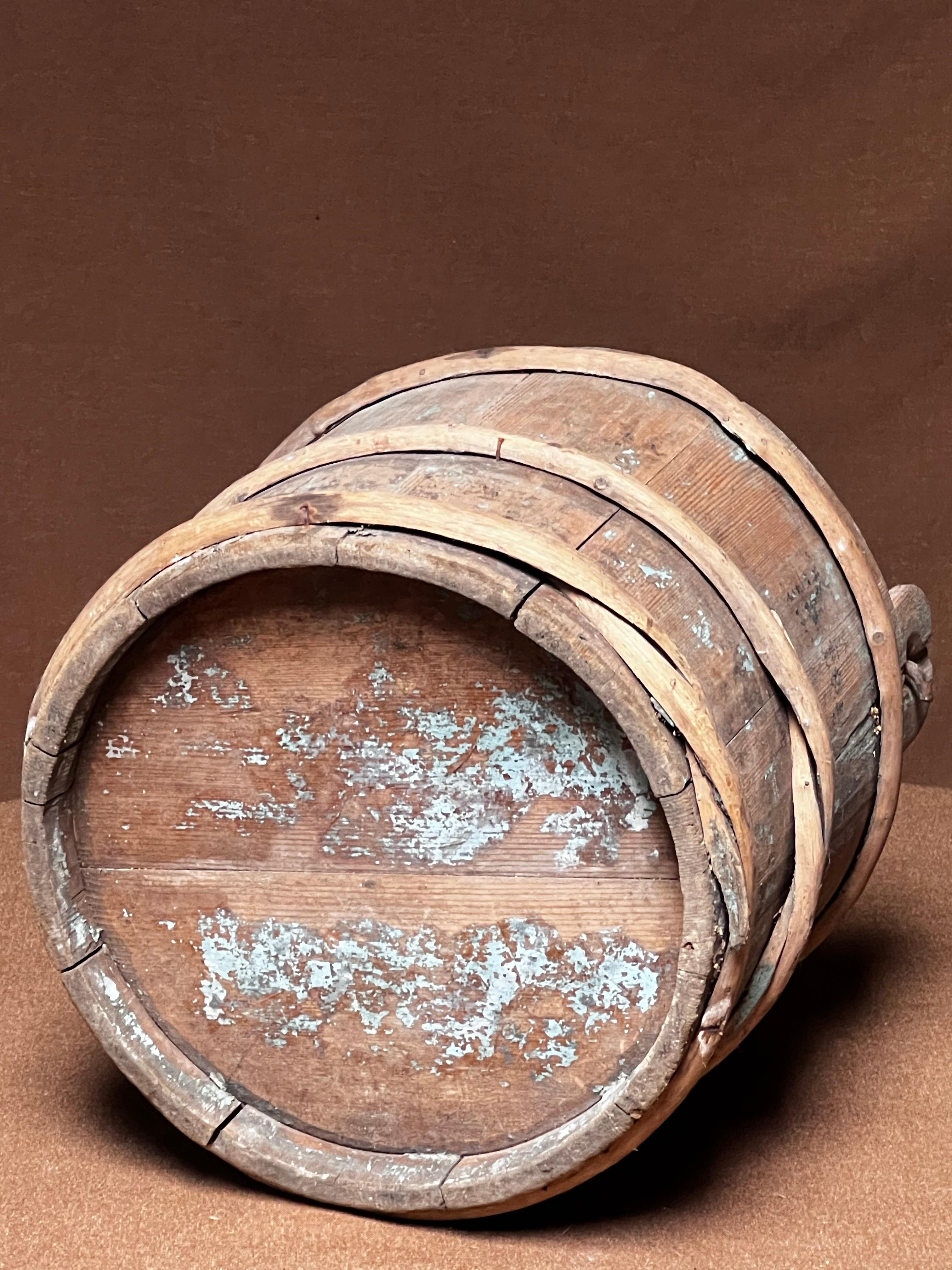 Antique Swedish Wooden basket 1800's painted in blue tones Handmade Folk Craft For Sale 2