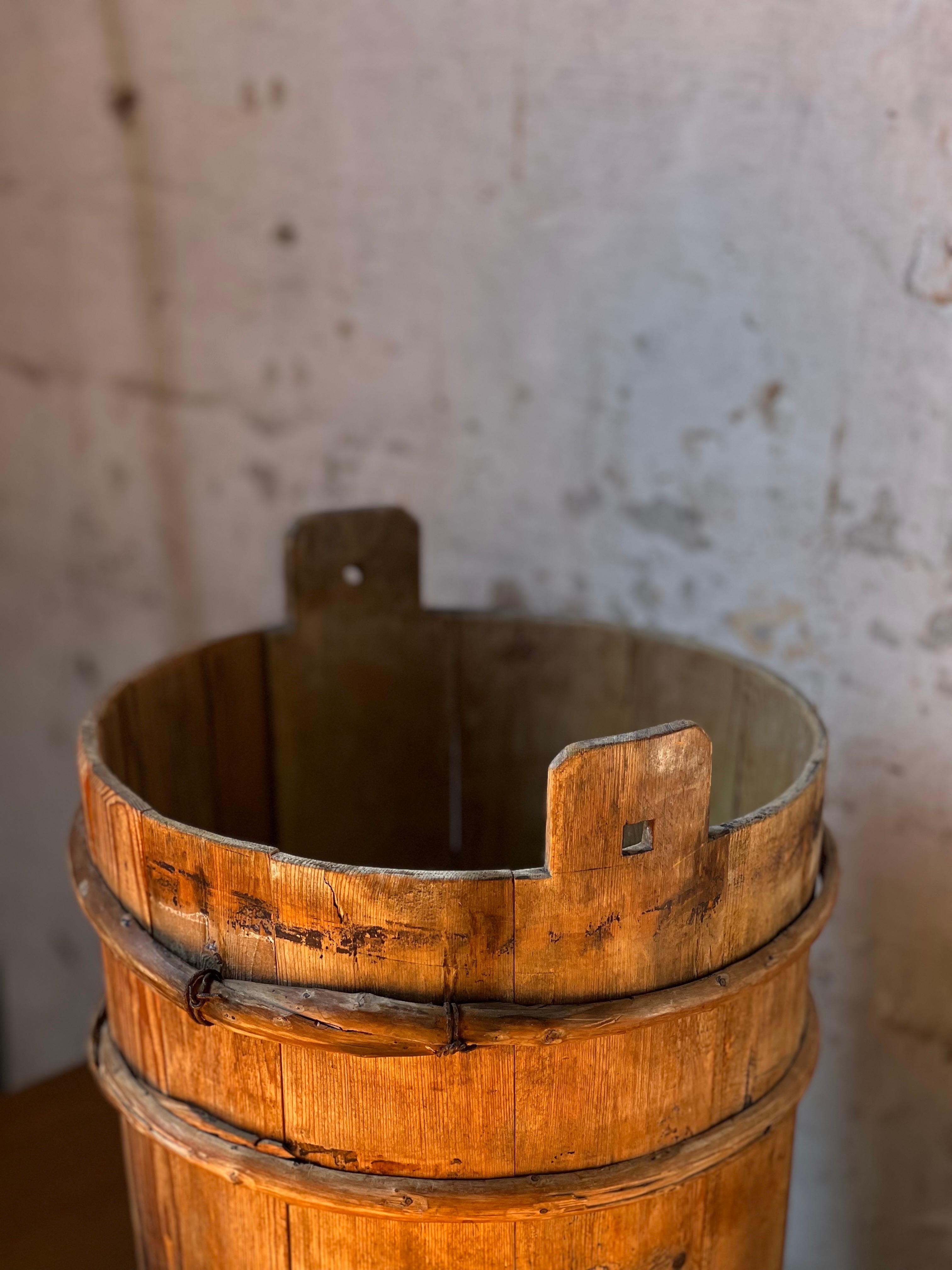 Antique Swedish Wooden basket 1800's painted in warm tones Handmade Folk Craft For Sale 4