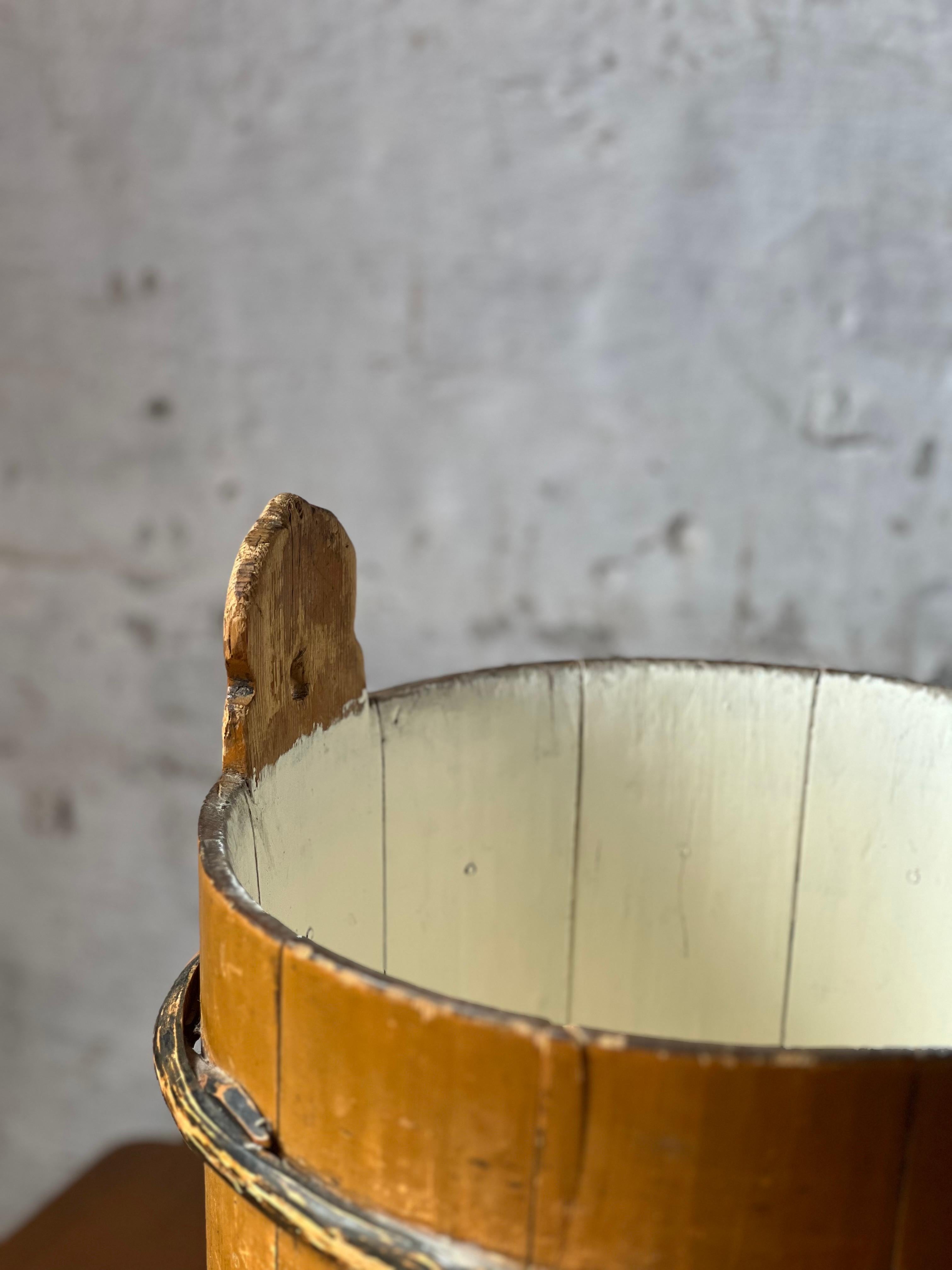 Swedish antique  pine and birch wooden barrel / basket . Fine quality of bentwood. It is a true piece from the early 19 century. The inside was painted white and the outer parts in arm yellowish and black. . Strong and sturdy, ready to be used next