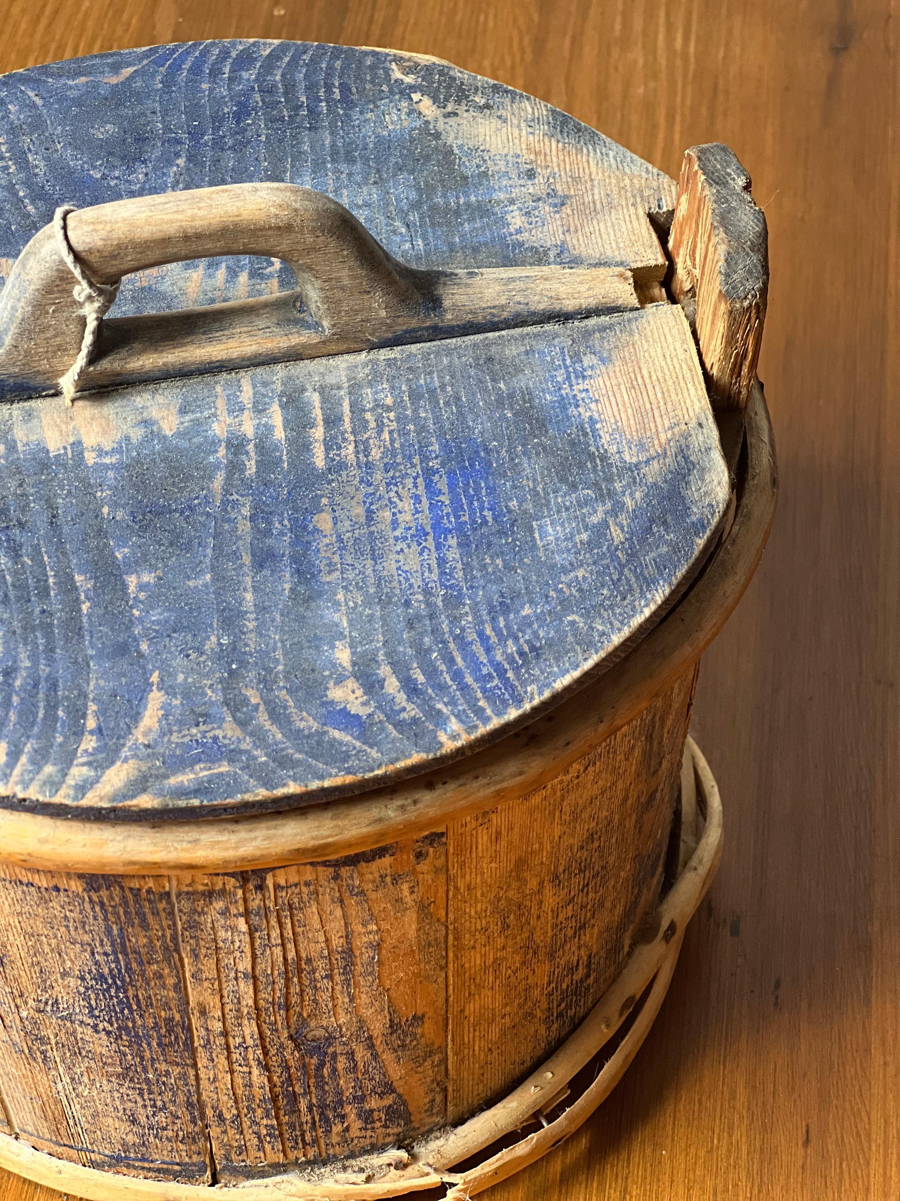 Swedish antique  pine and birch wooden barrel / basket . Fine quality of bentwood. It is a true piece from the late 18 century / early 19 century. Perfect in a kitchen or next to a desk or in a bathroom. More units could be found upon request.