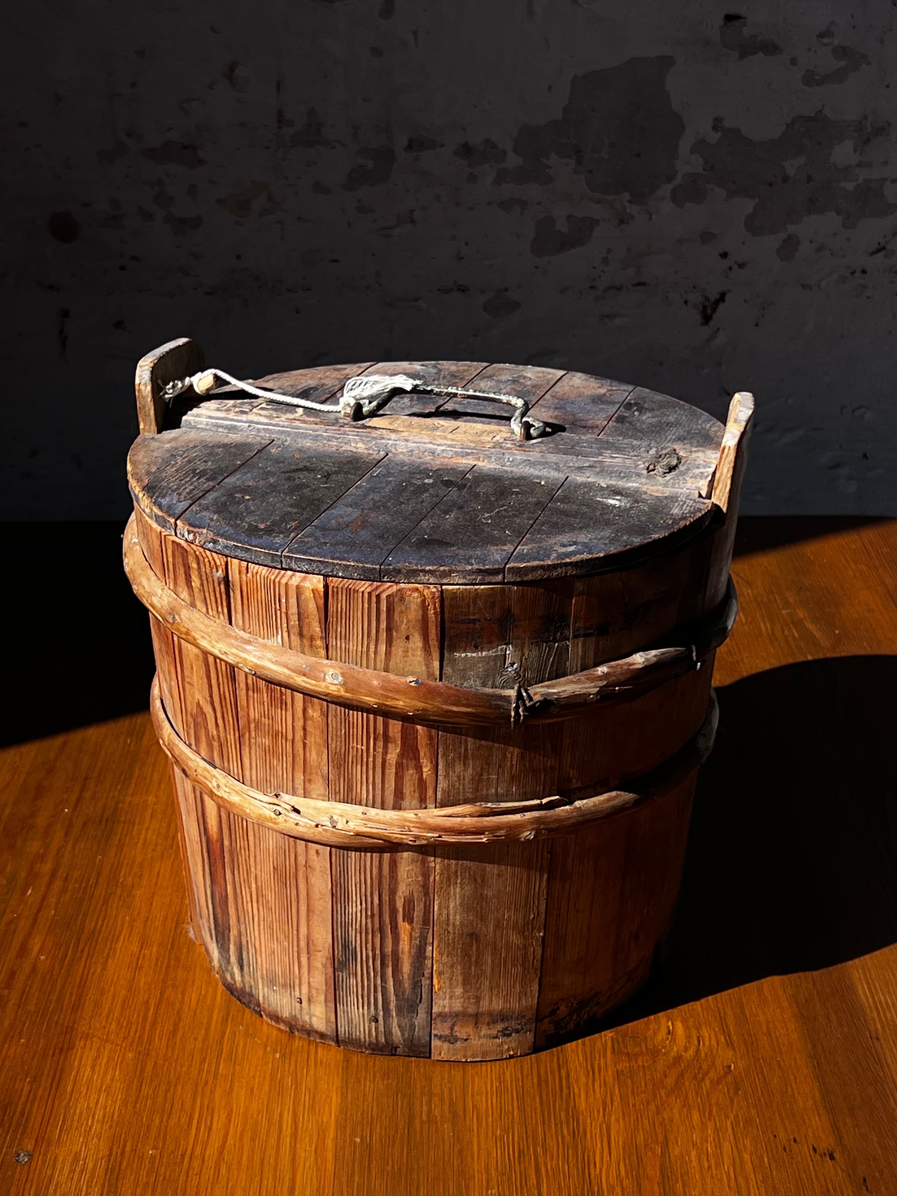 Swedish antique  pine and birch wooden barrel / basket . Fine quality of bentwood. It is a true piece from the early 19 century.  Hand graved 1837. On the lid. Nice addition in a kitchen or next to a desk or in a bathroom as a basket. More units
