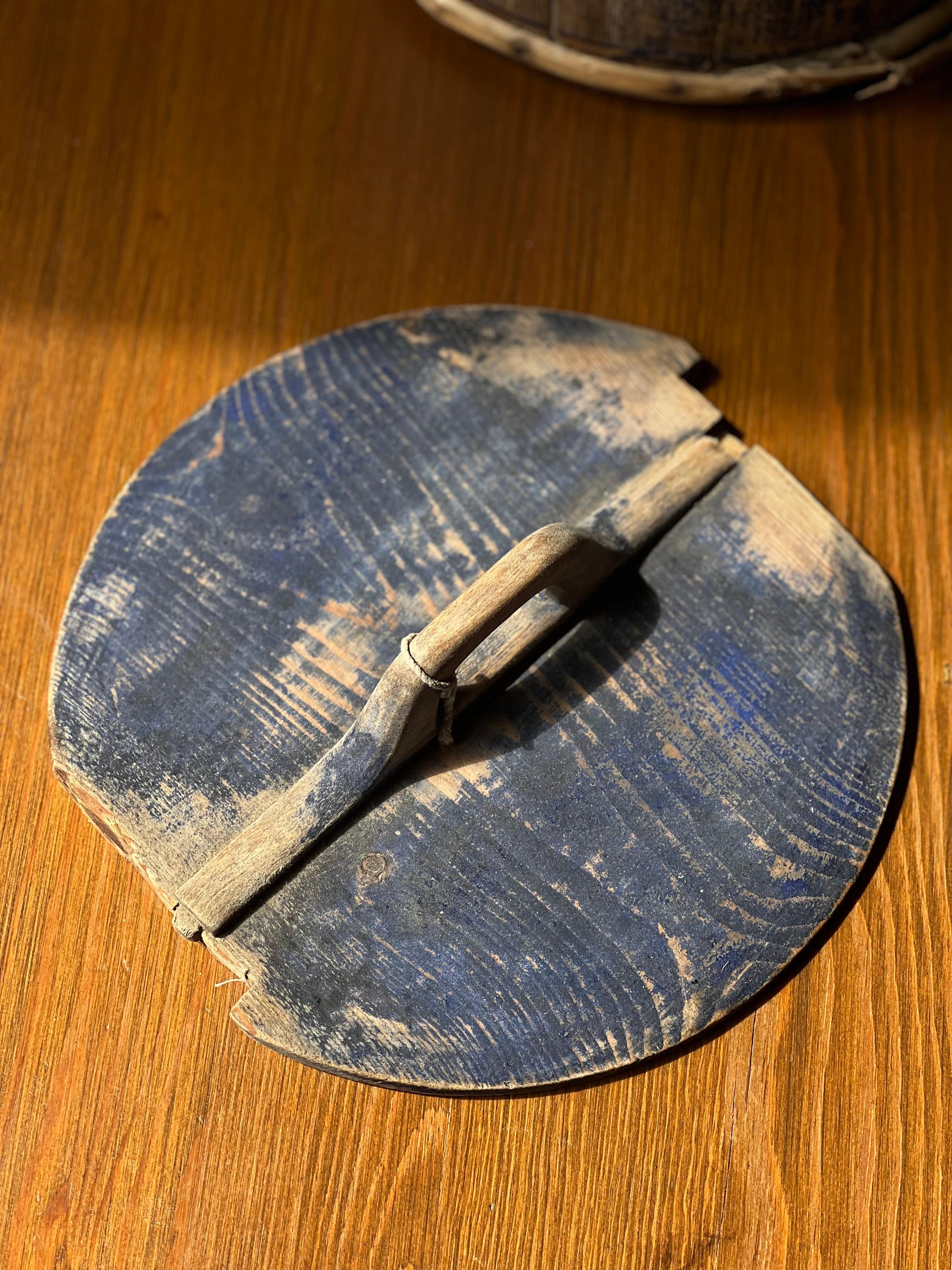 Hand-Crafted Antique Swedish Wooden basket 1800's painted in warm tones Handmade Folk Craft For Sale
