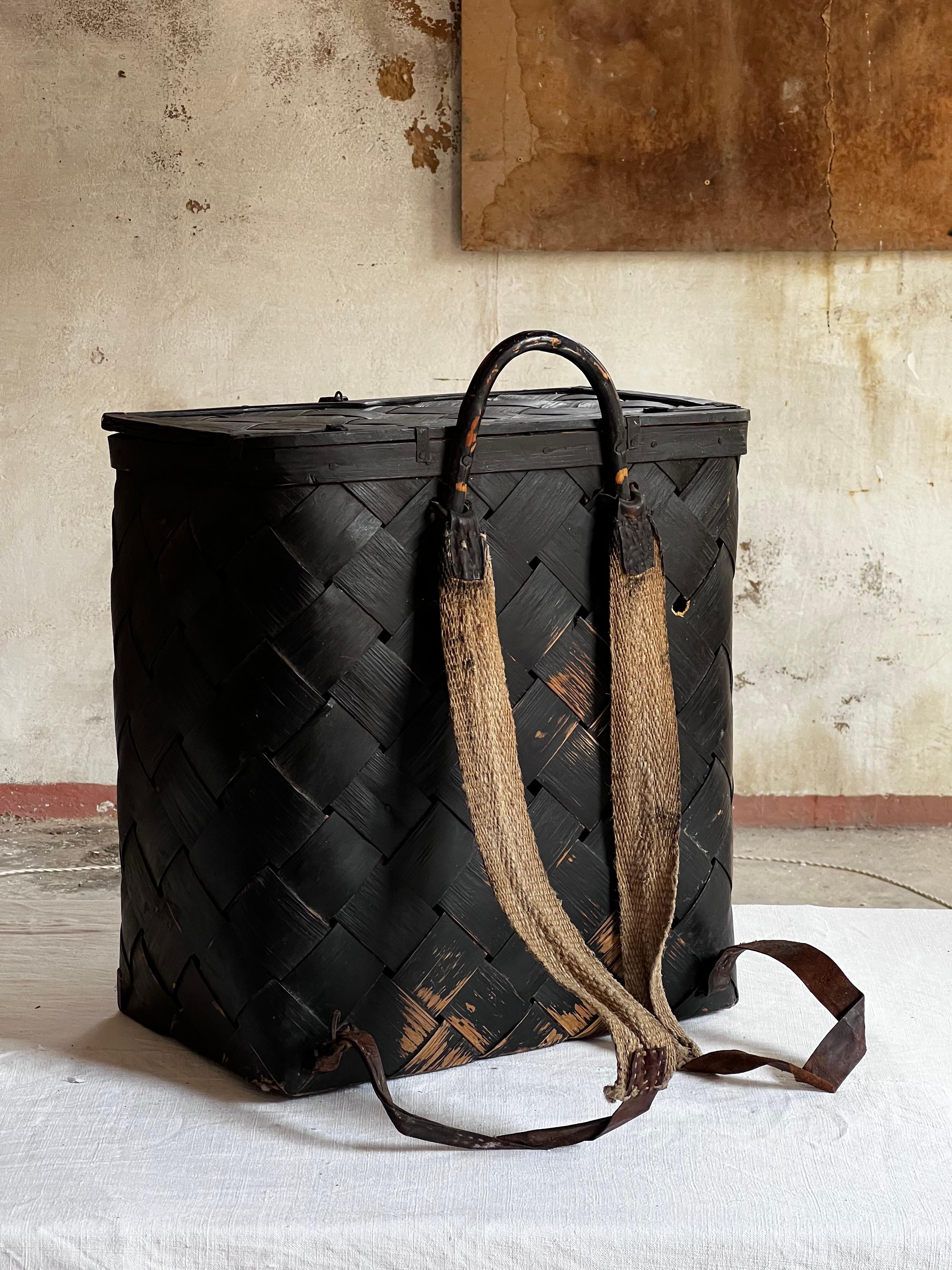 Sueco antiguo  Mochila cesta de madera Artesanía popular hecha a mano de 1800 Arte popular en venta