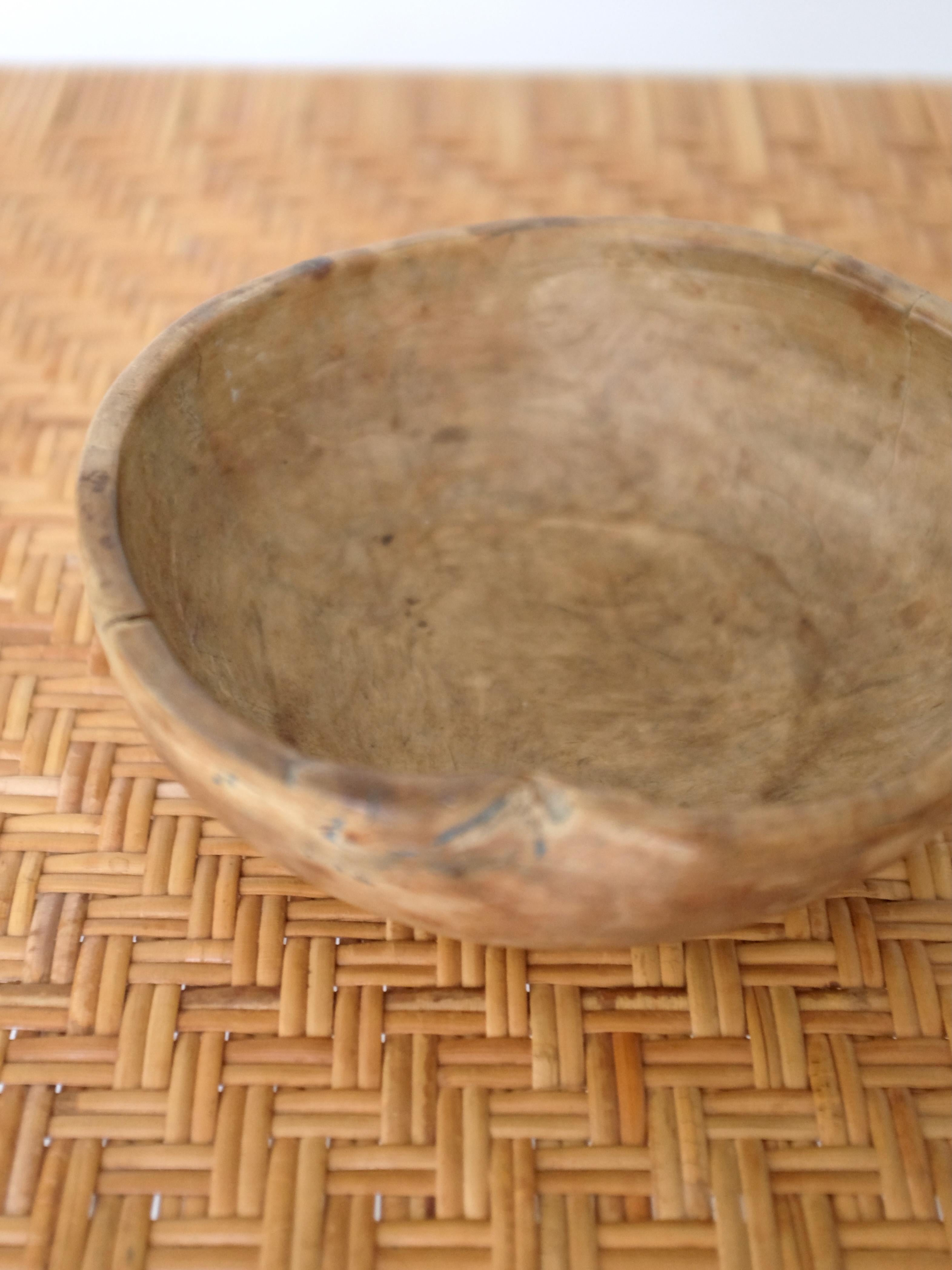 Gorgeous Antique Swedish wooden bowl dated 1887. Unique shape with age appropriate wear and patina. 

Country: Sweden

Year: 1887

Dimensions: W 7.4 in. x H 2.7 in.