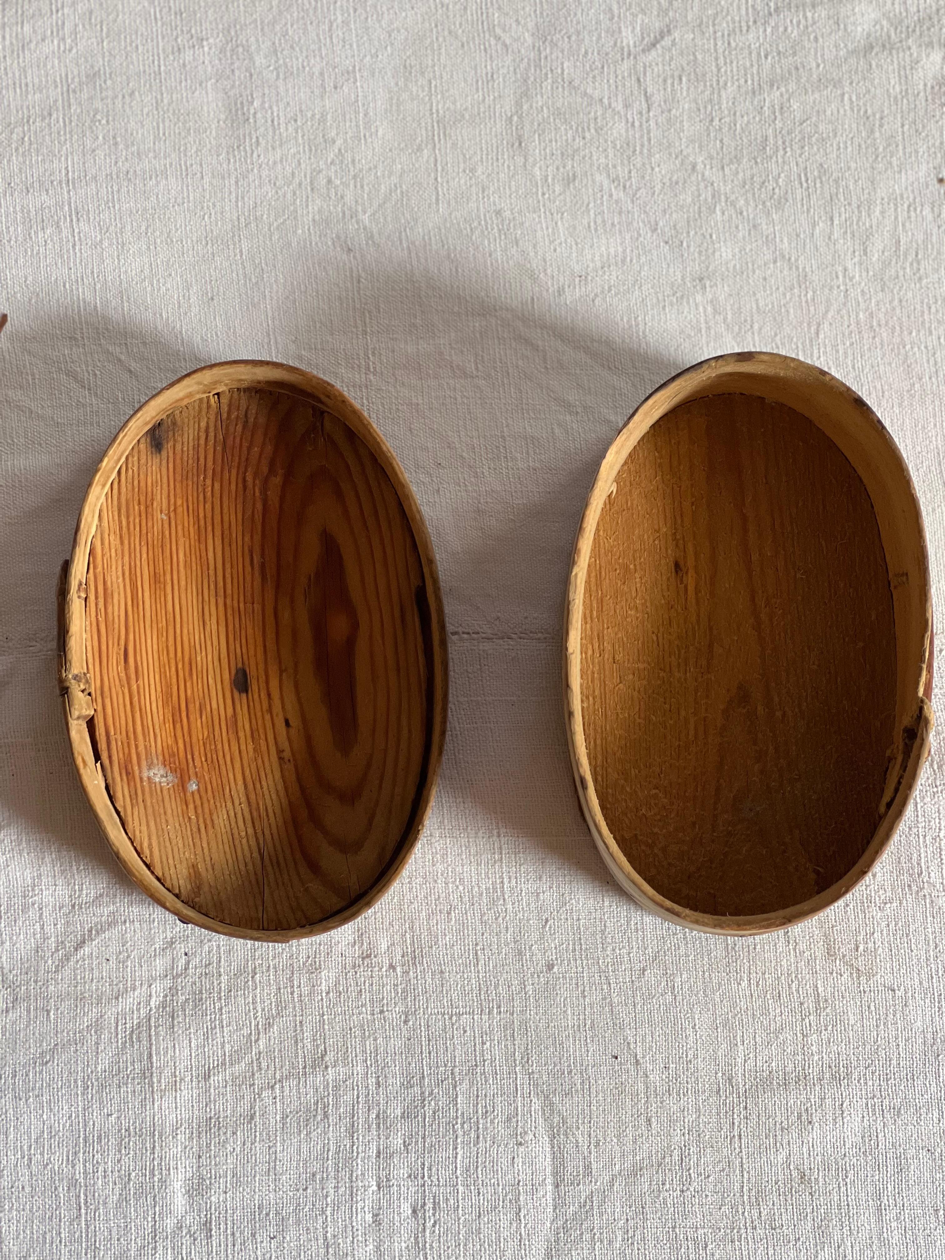 Antigua caja sueca de madera para guardar mantequilla Artesanía popular hecha a mano de 1800 siglo XIX