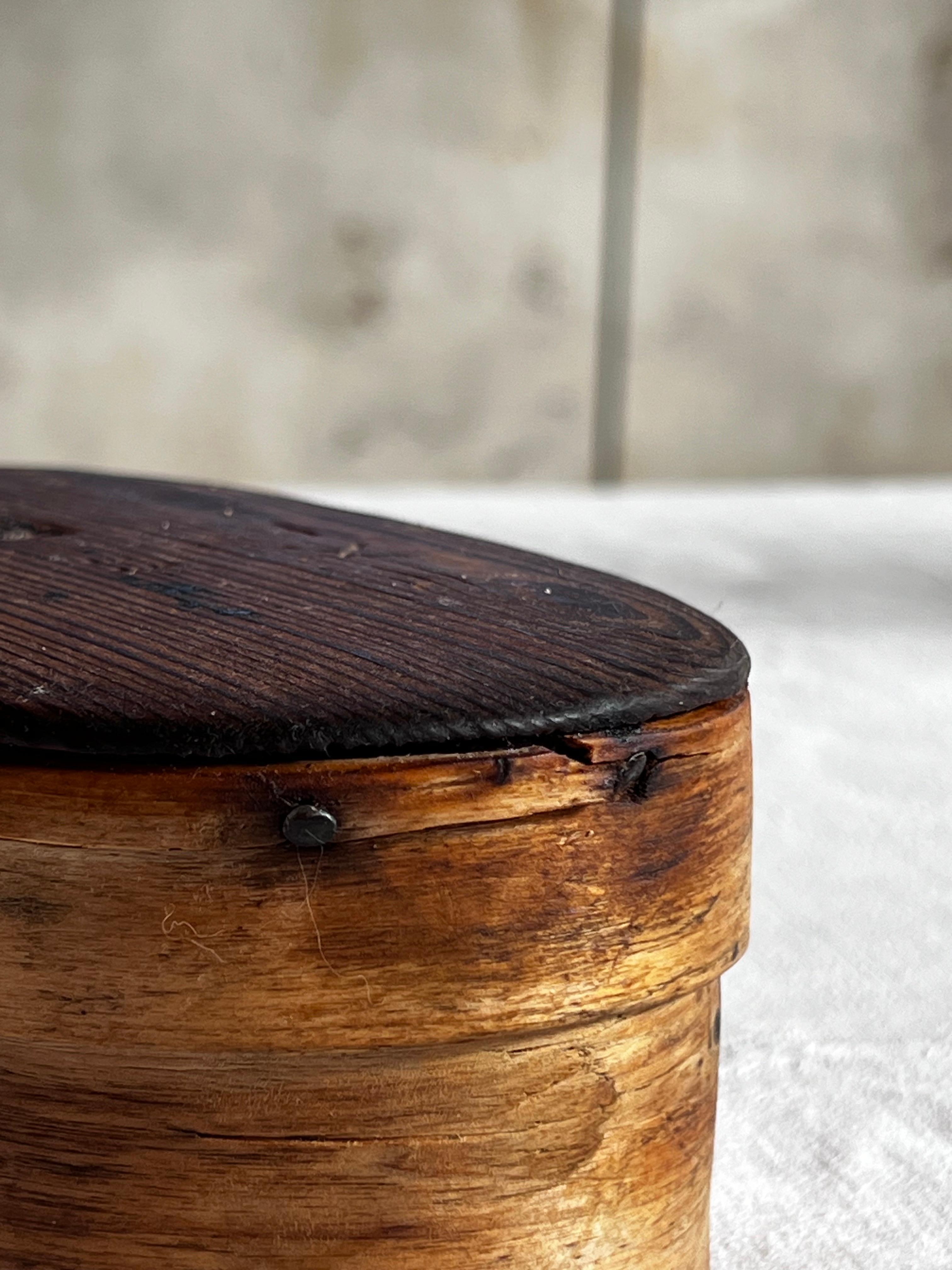 Antigua caja sueca de madera para guardar mantequilla Artesanía popular hecha a mano de 1800 1