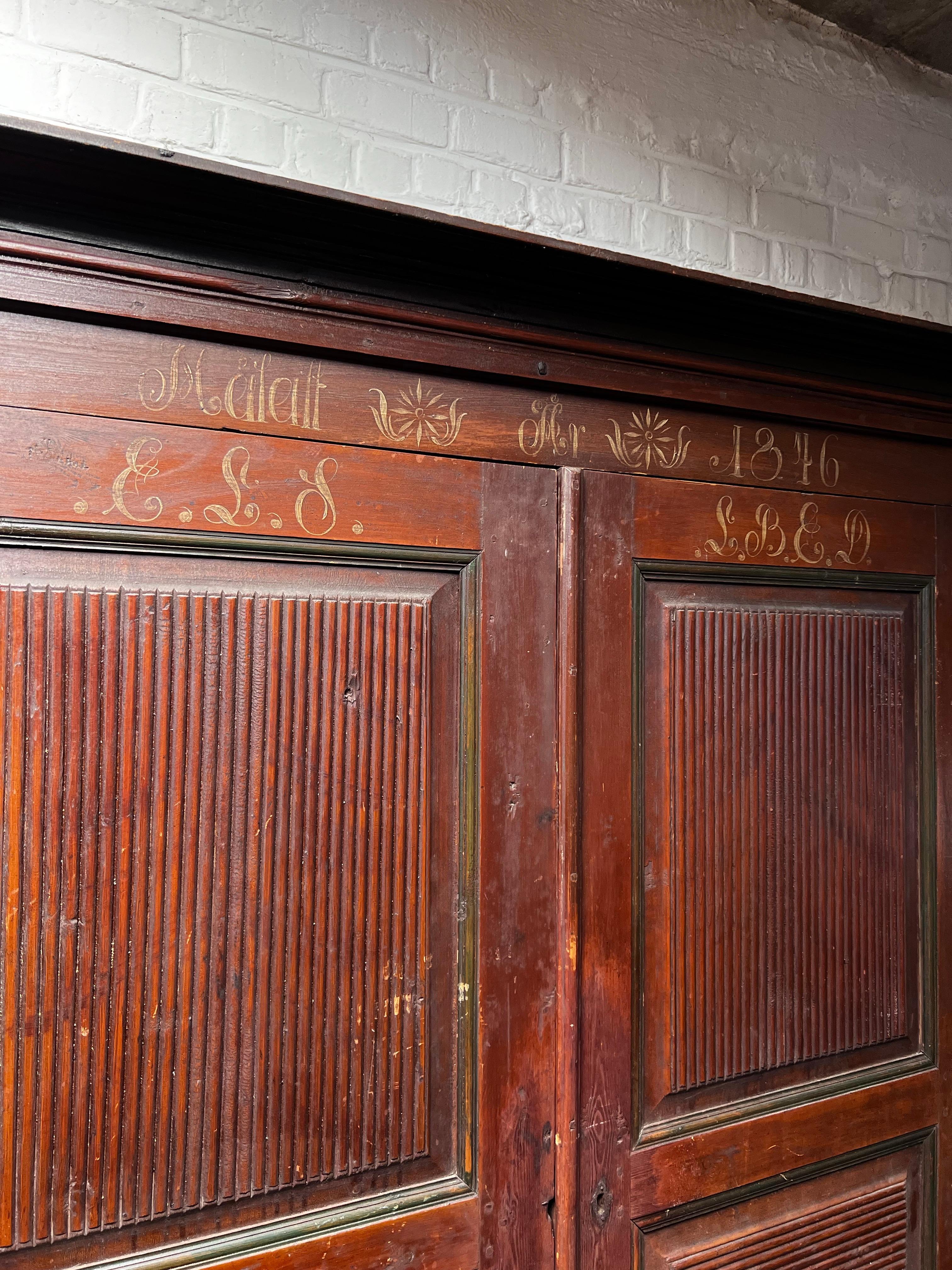 Antiguo armario de cocina sueco de madera 1846 Hecho a mano Artesanía popular gran estado Sueco en venta