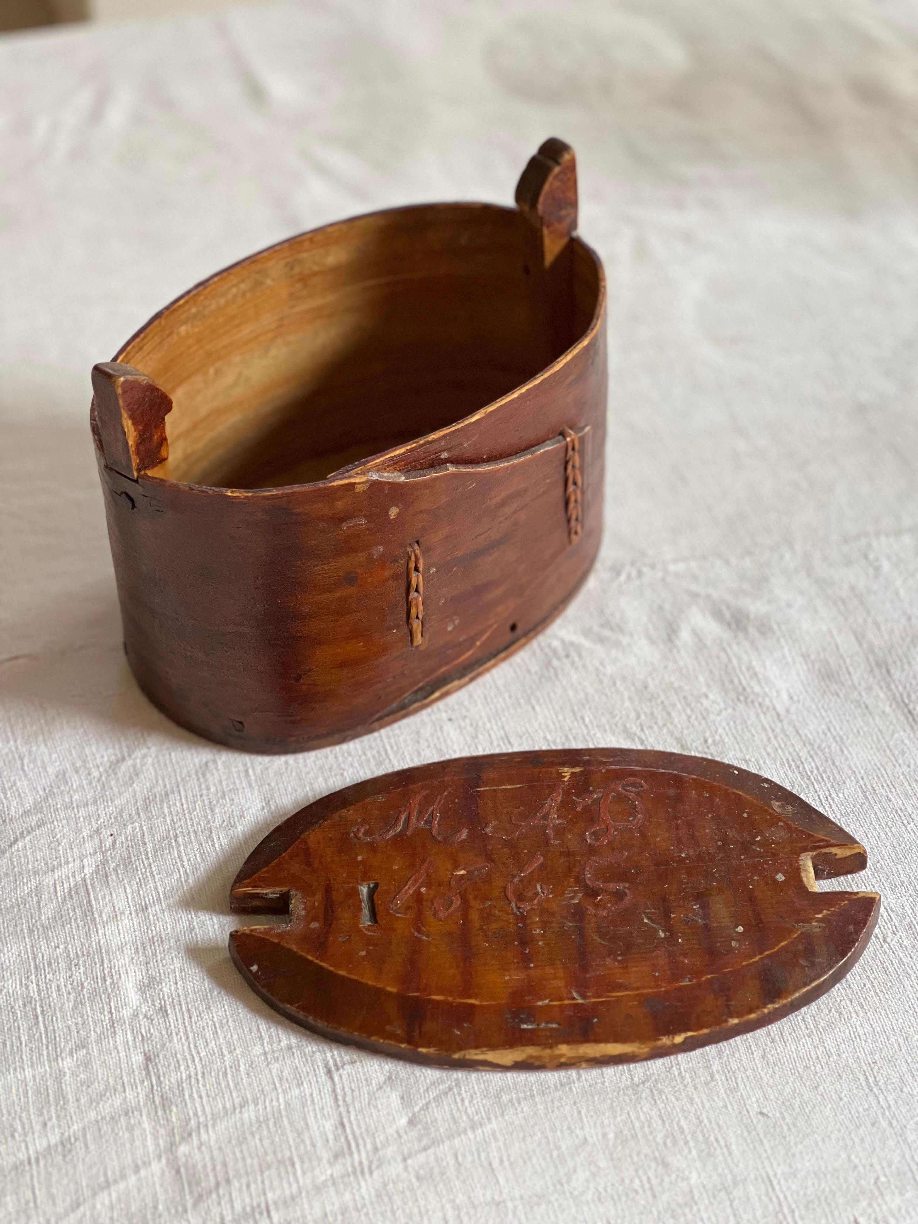 Sueco antiguo  Caja de almacenaje de madera 1865 Artesanía popular hecha a mano Abedul en venta