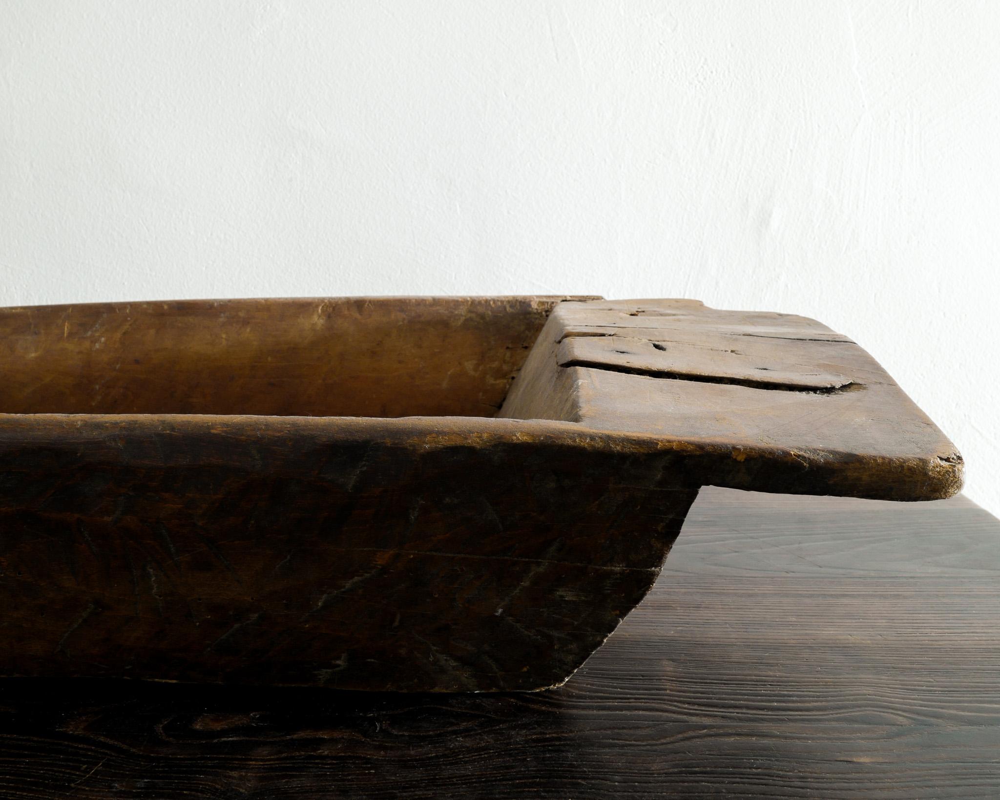 19th Century Antique Swedish Wooden Tray in a Brutalist and Primitive Style, Late 1800s For Sale