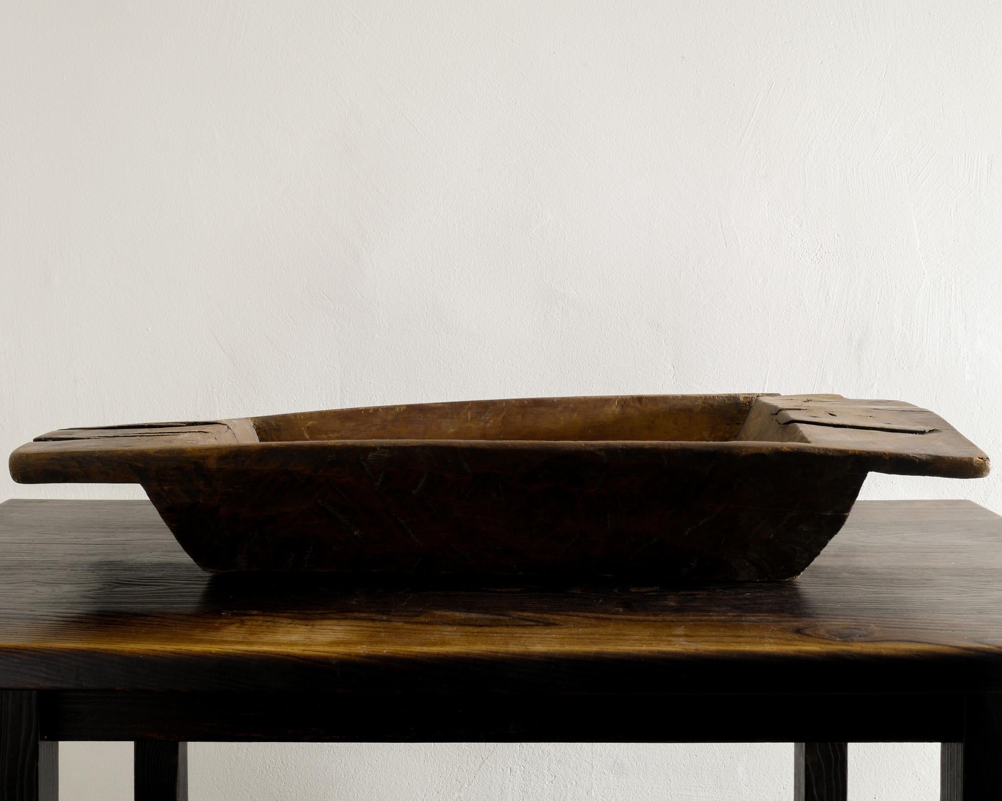 Antique Swedish Wooden Tray in a Brutalist and Primitive Style, Late 1800s For Sale 1