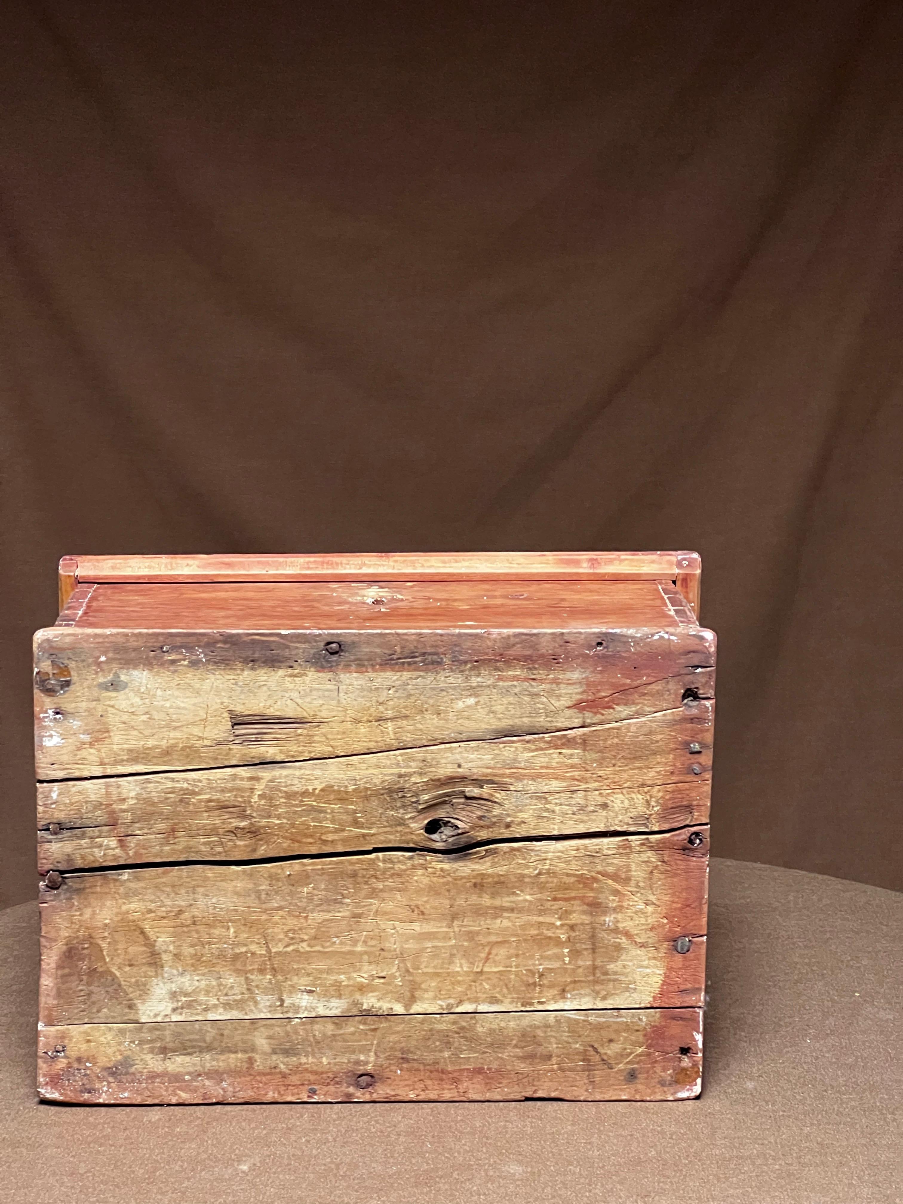 Antico baule di legno svedese / scatola di immagazzinaggio 1825 Firmato Artigianato popolare a mano in vendita 4