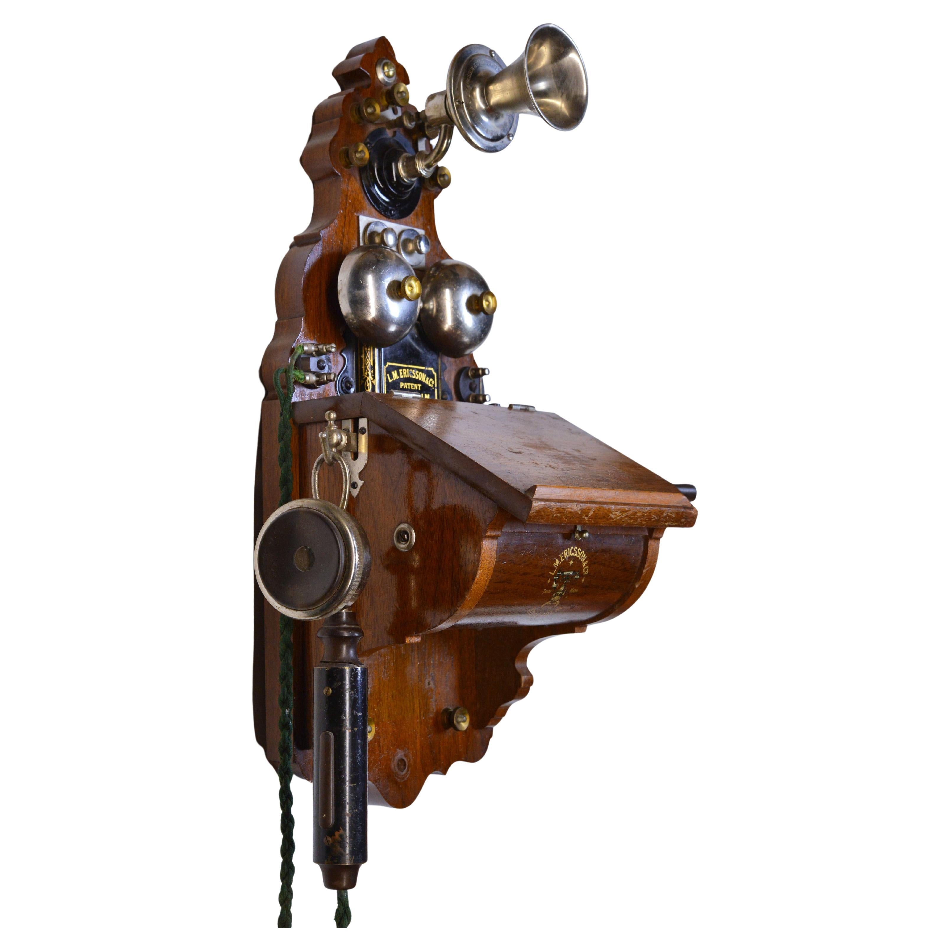 Antico telefono da parete in legno svedese I.L.A. Magnete a manovella Ericsson modello 305 1918 in vendita