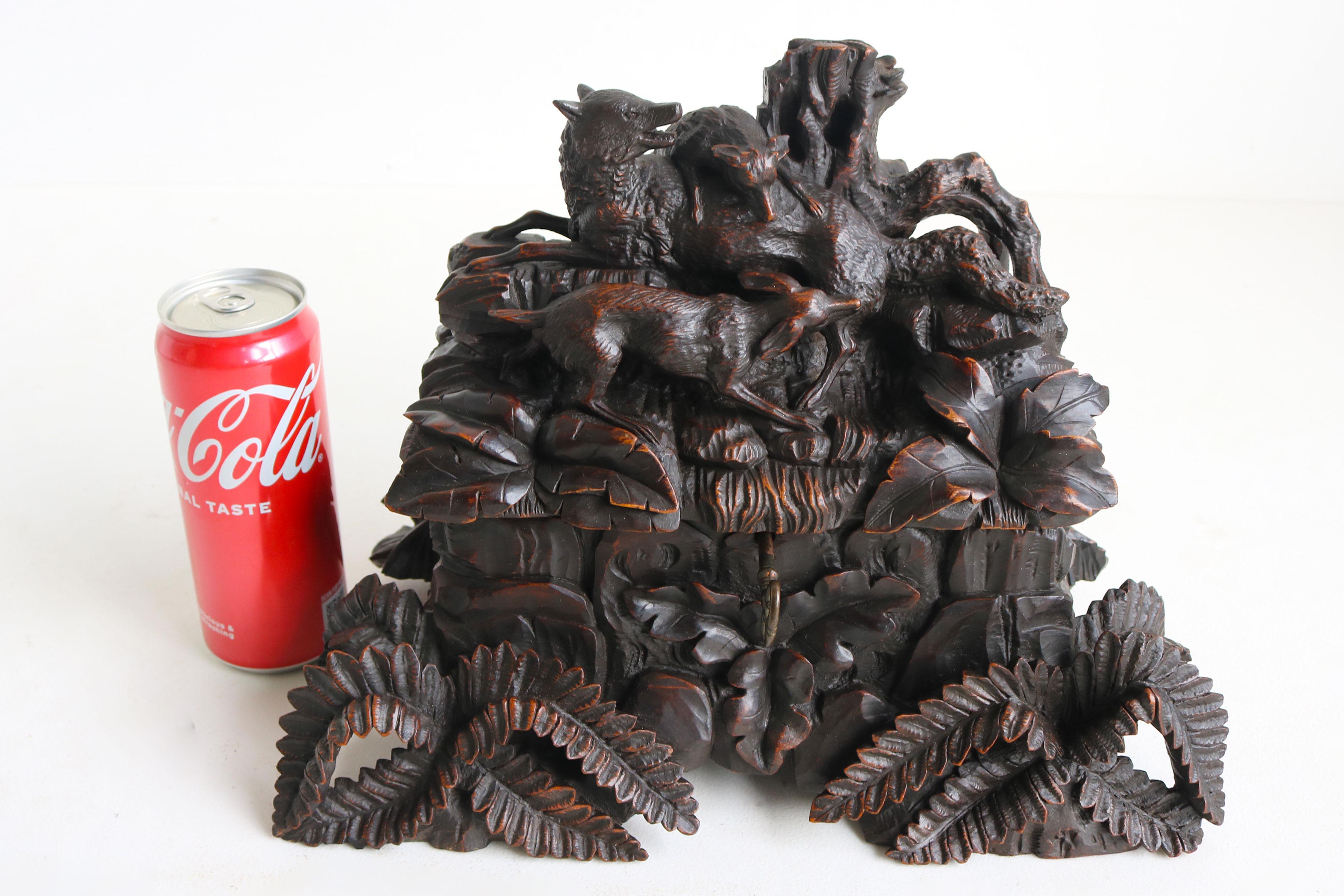 Antique swiss 19th century Black Forest jewelry box Hounds & Wolf hand carved For Sale 5