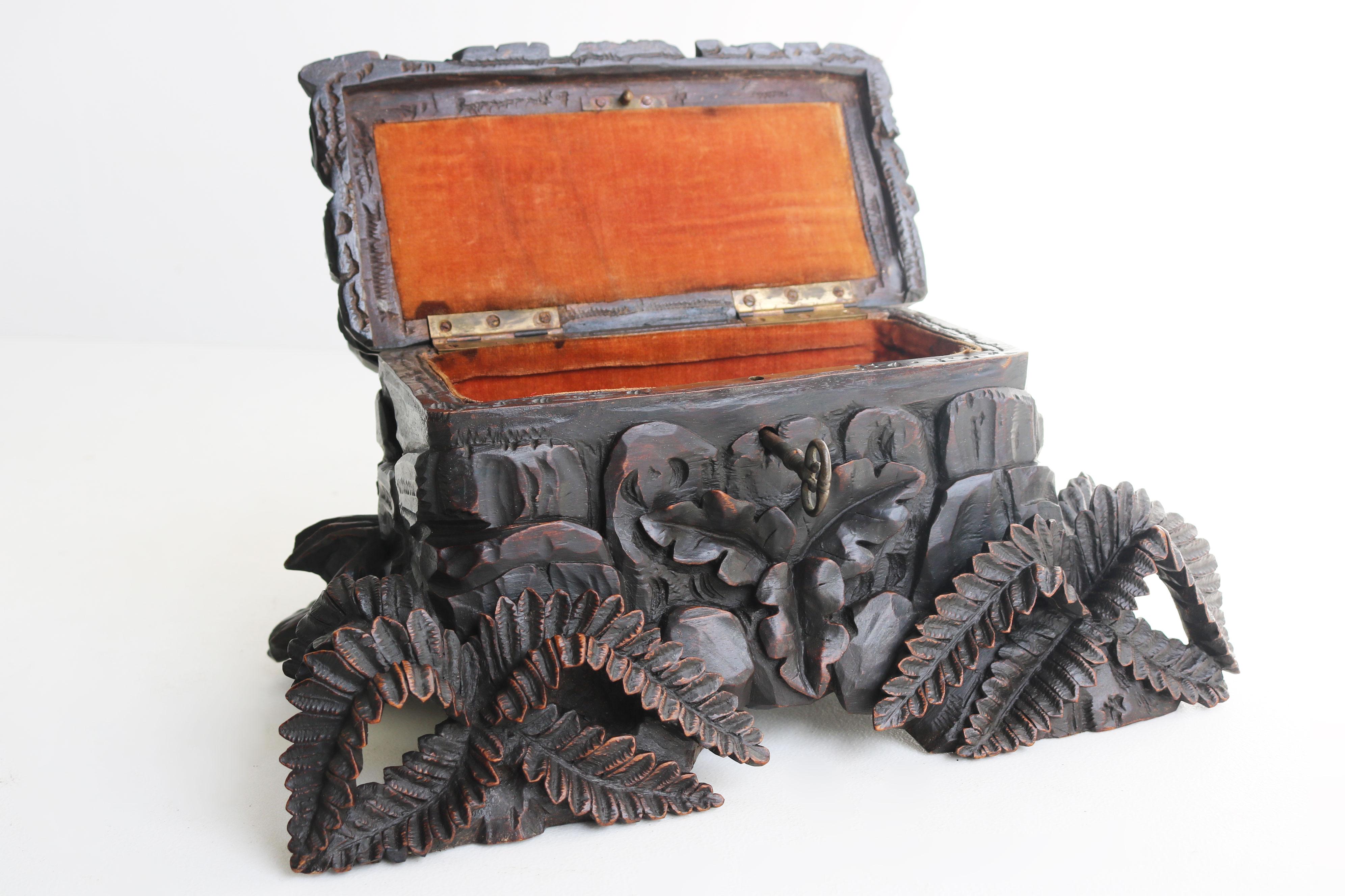 Antique swiss 19th century Black Forest jewelry box Hounds & Wolf hand carved For Sale 6