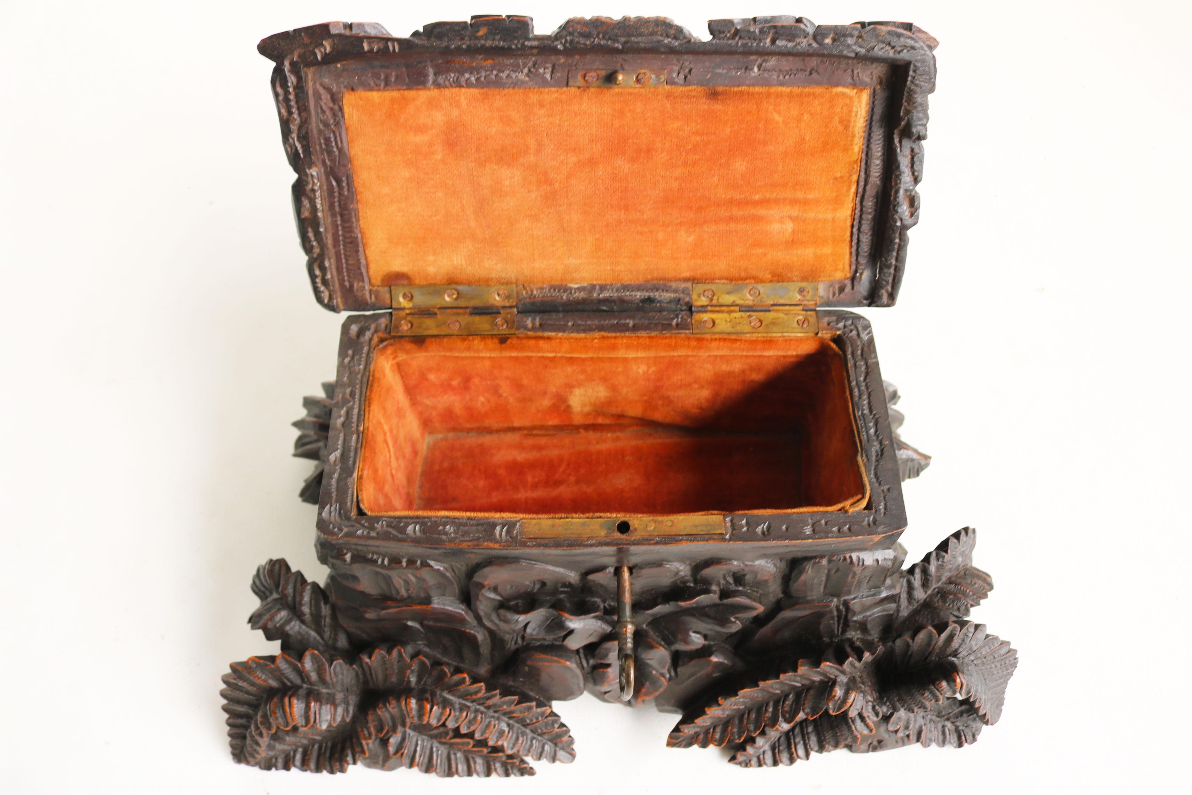 Antique swiss 19th century Black Forest jewelry box Hounds & Wolf hand carved For Sale 7